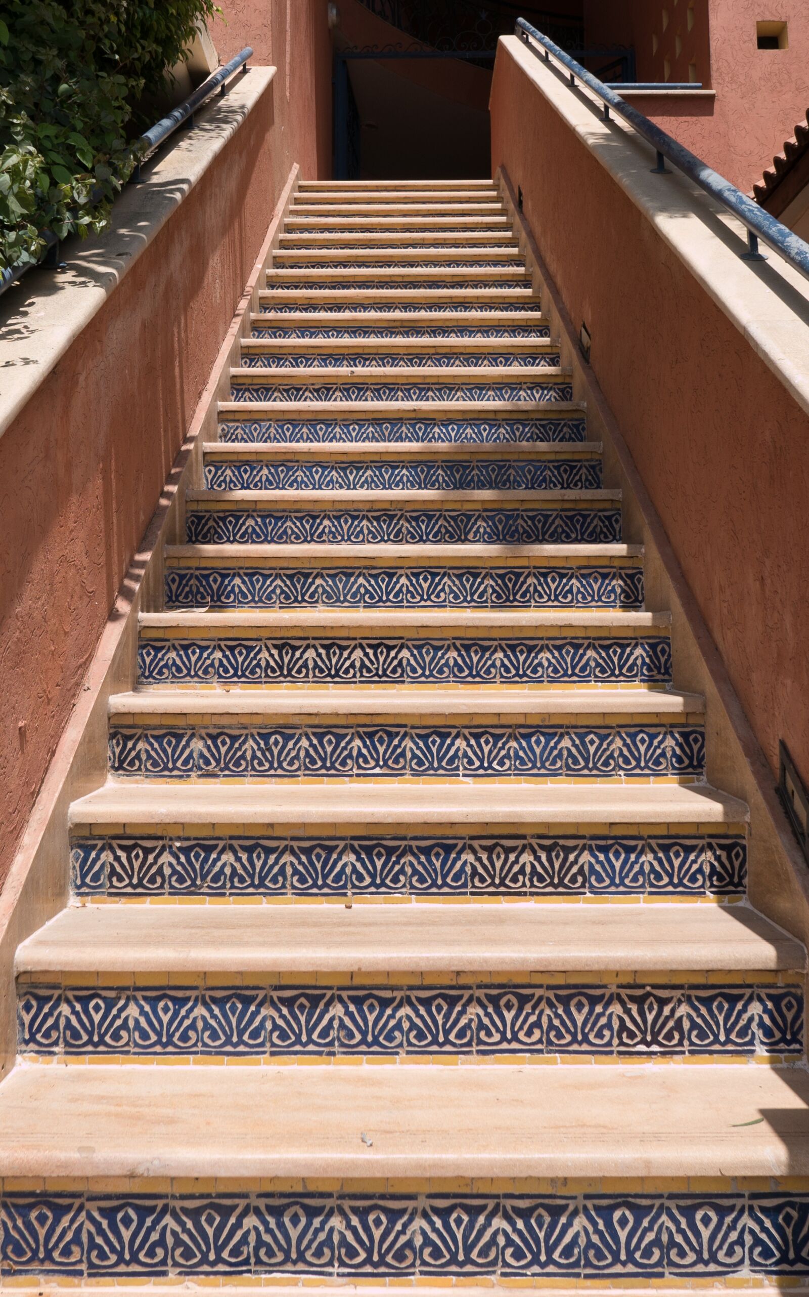 Panasonic Lumix DMC-LX100 sample photo. Stairs, gradually, pattern photography