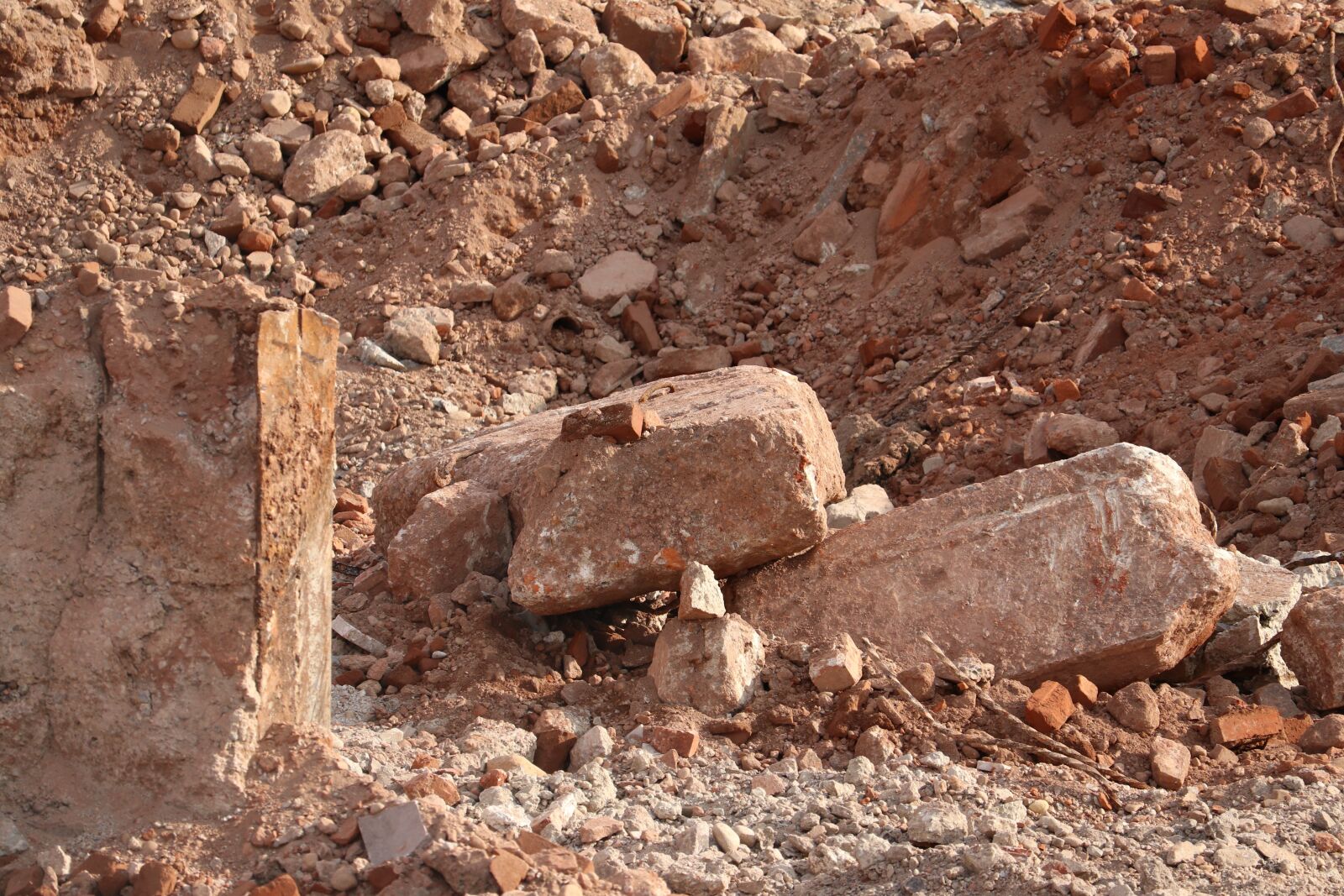 Canon EF-S 55-250mm F4-5.6 IS STM sample photo. Brick, construction, wall photography