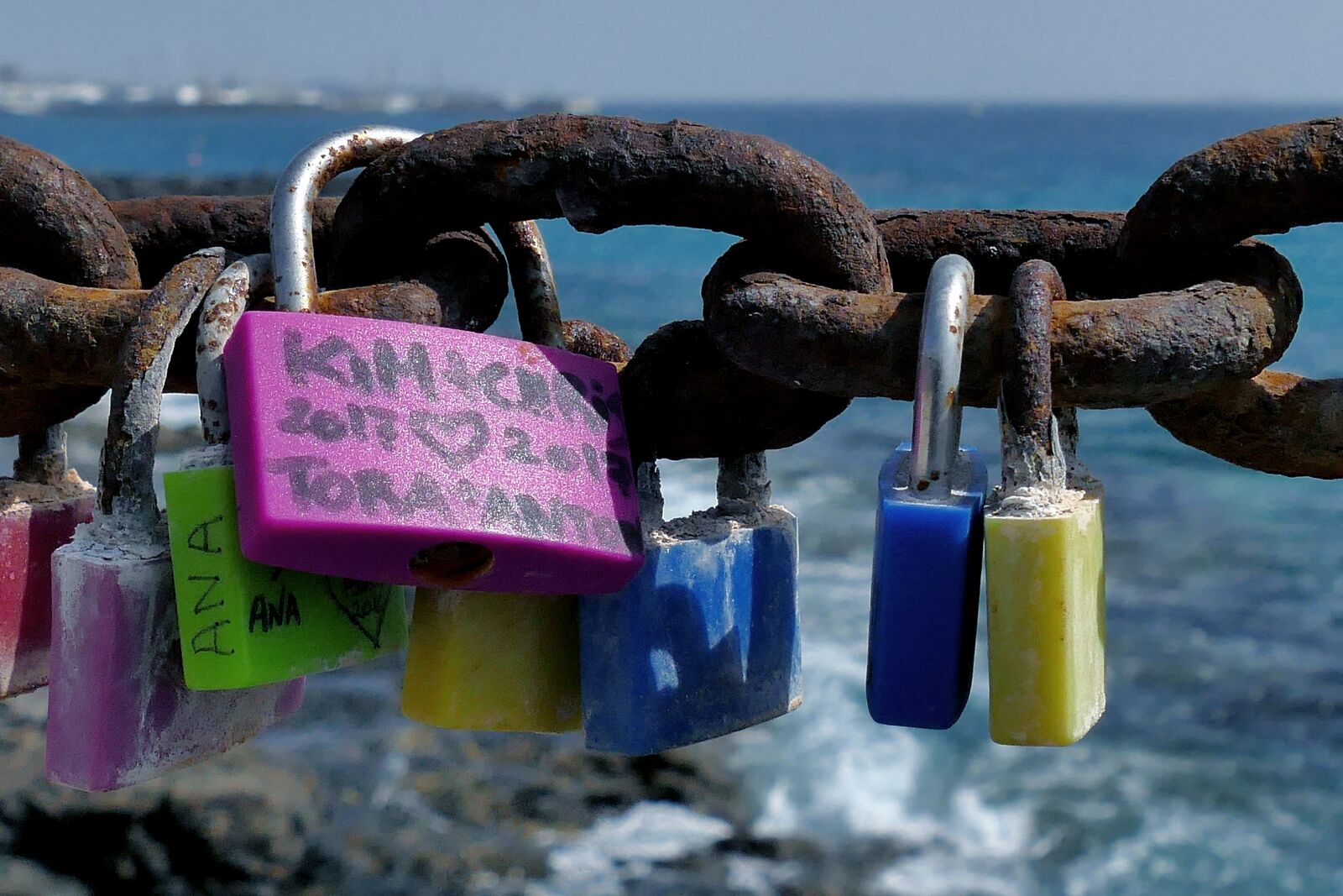 Panasonic Lumix DMC-FZ1000 sample photo. By wlodek, padlocks, happiness photography