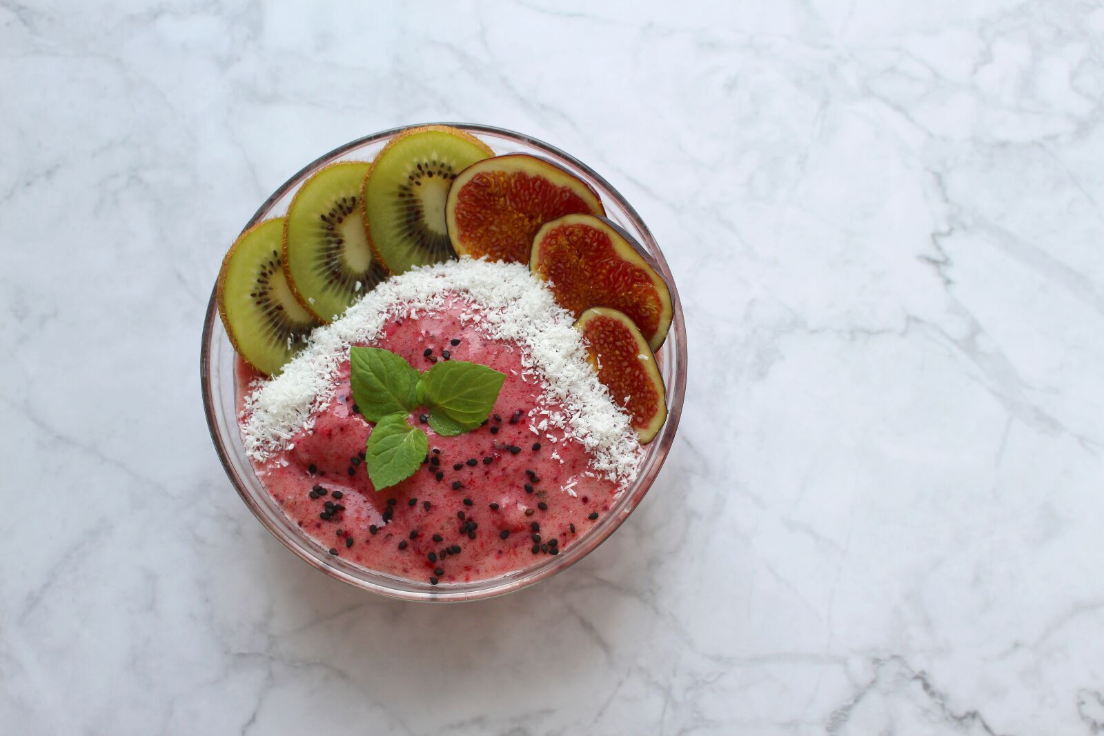 Canon EOS 700D (EOS Rebel T5i / EOS Kiss X7i) sample photo. Smoothiebowl, breakfast, healthy photography