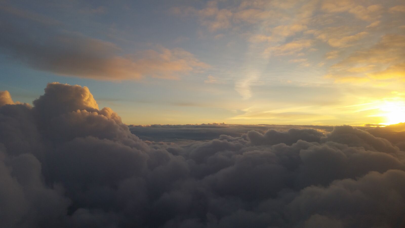Samsung Galaxy S5 sample photo. Clouds, aircraft, flying photography