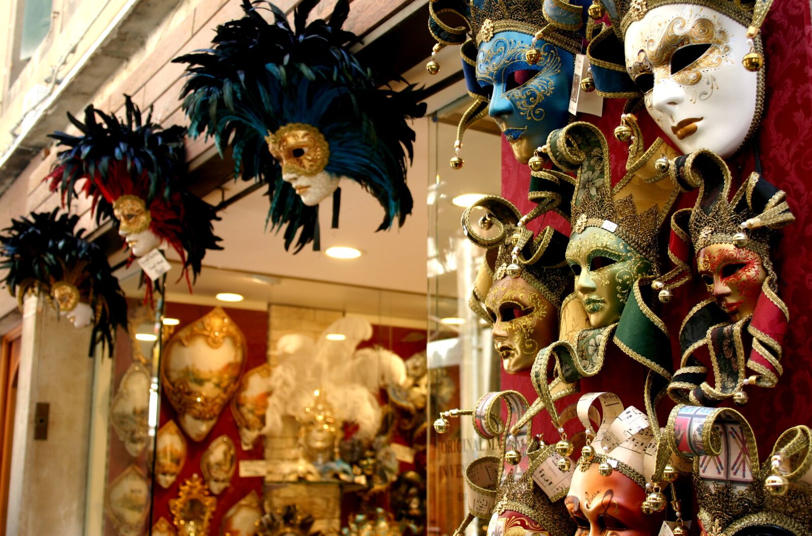 Canon EOS 300D (EOS Digital Rebel / EOS Kiss Digital) sample photo. Masks, venetian, venice photography