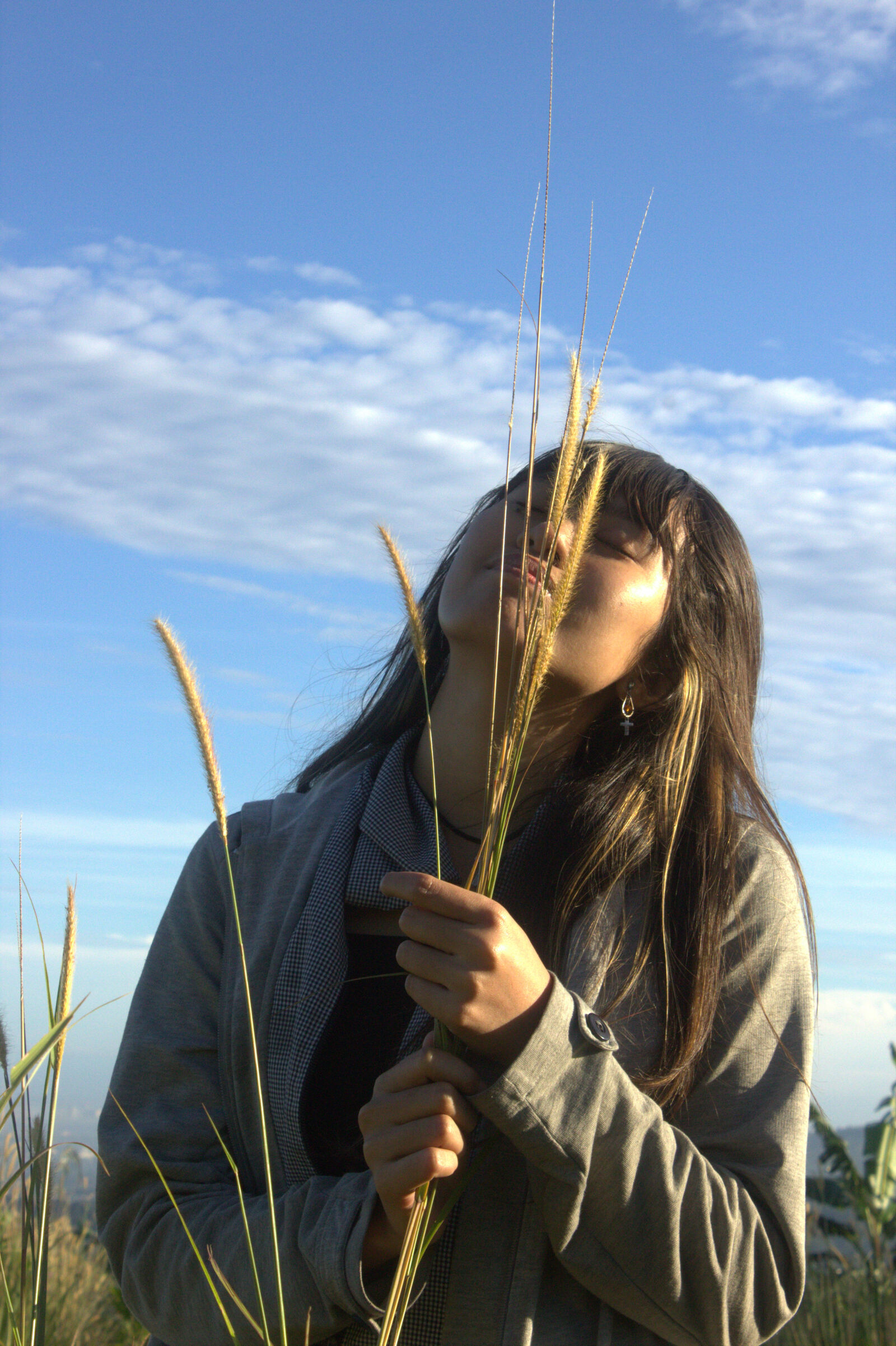 Canon EOS 600D (Rebel EOS T3i / EOS Kiss X5) sample photo. Asian, girl, blue, skies photography