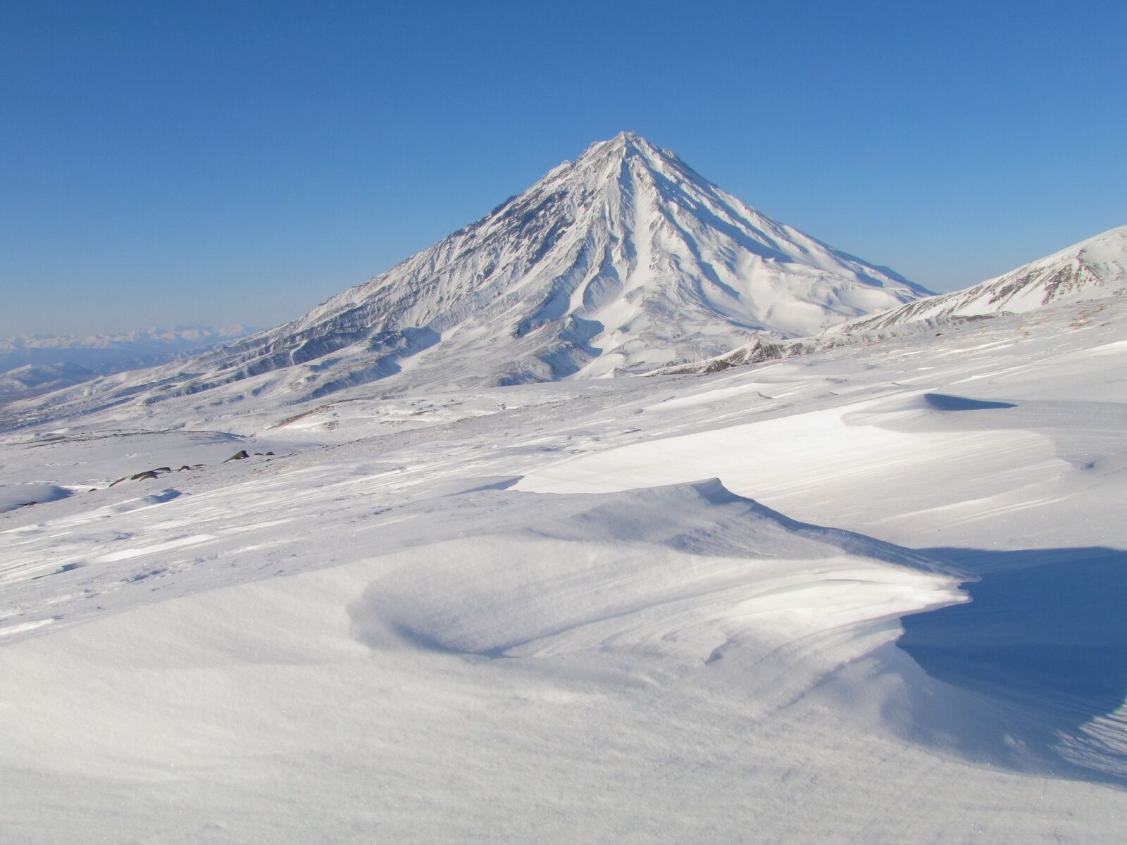 Canon PowerShot SX1 IS sample photo. Koryaksky volcano, kamchatka, winter photography