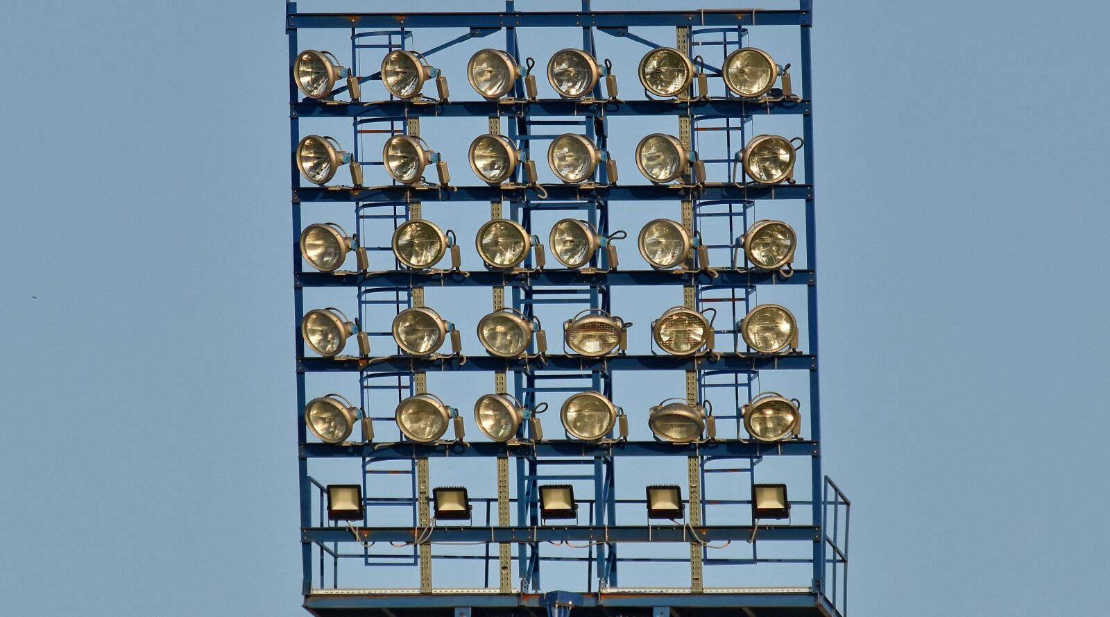 Nikon D5500 sample photo. Electricity, many, reflector, stainless photography