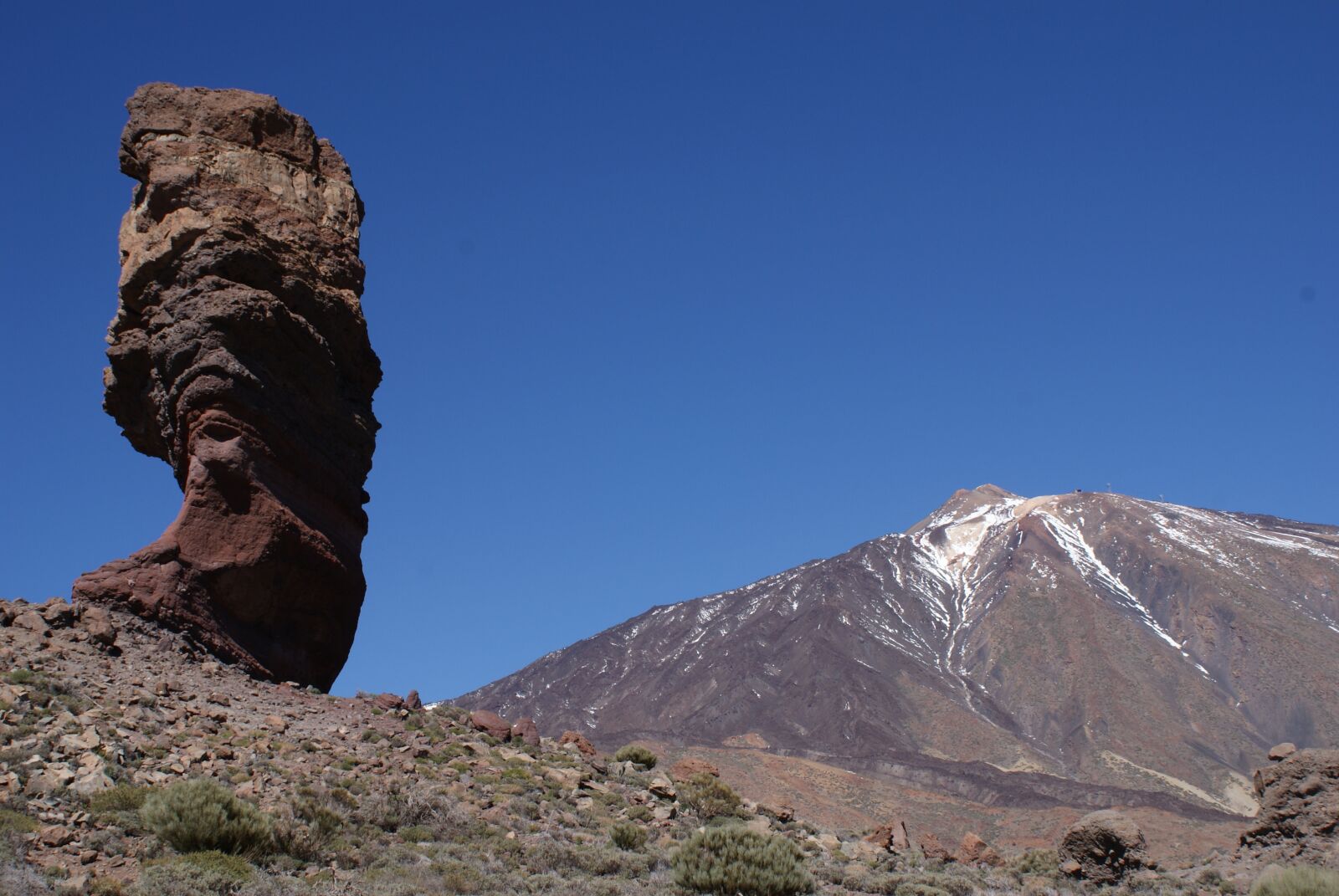 Sony Alpha DSLR-A200 sample photo. Mountain, sky, travel photography