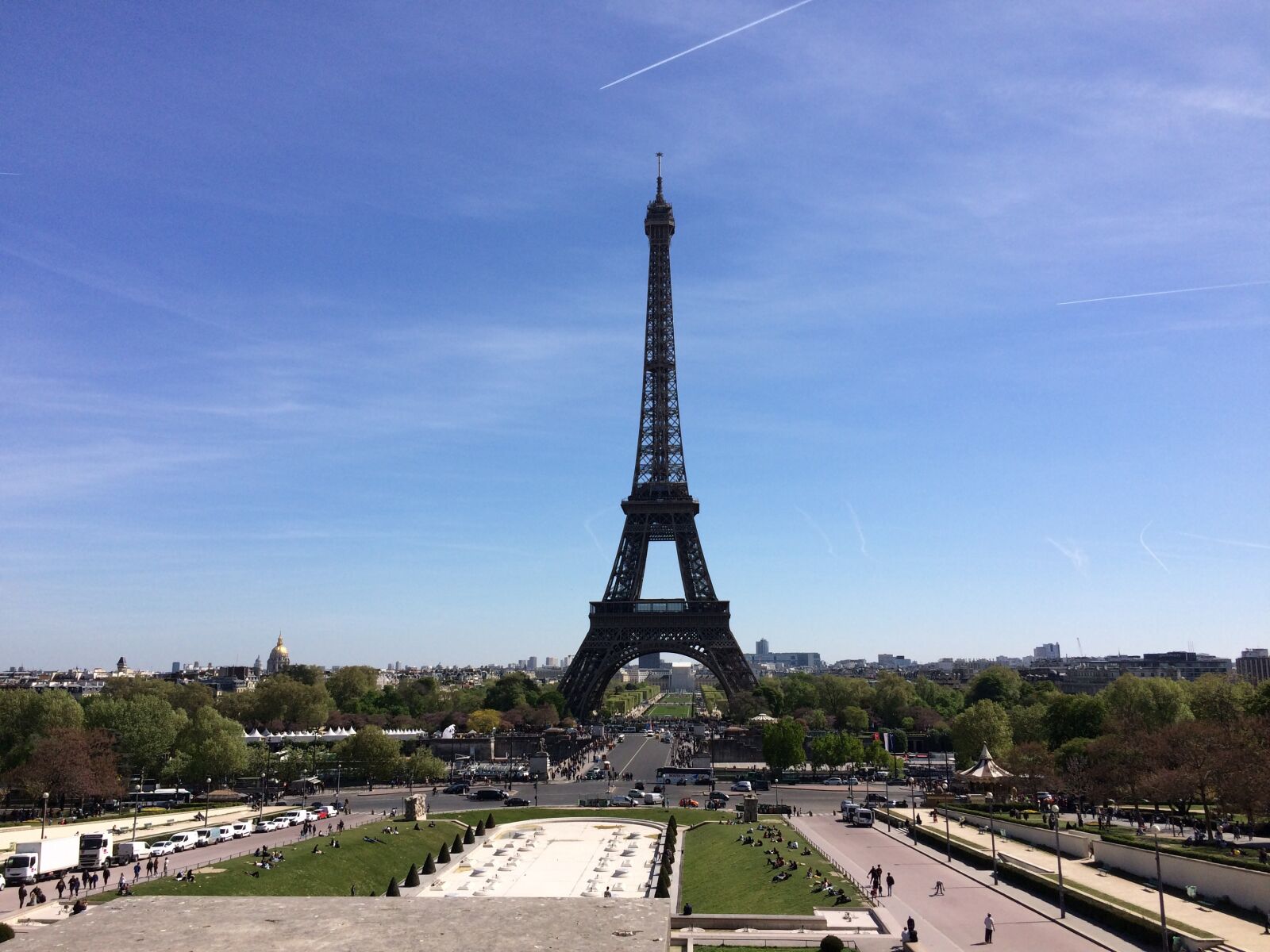 iPhone 5s back camera 4.15mm f/2.2 sample photo. Paris, eiffel tower, place photography