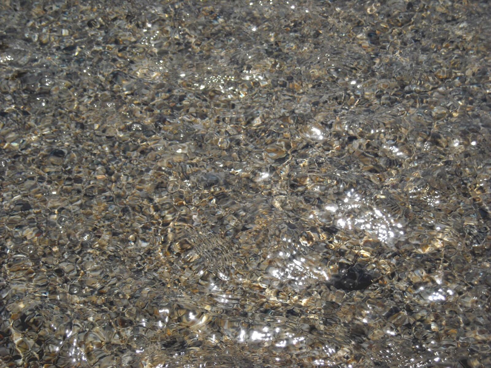 Nikon Coolpix L18 sample photo. Pebbles, gravel, sand photography