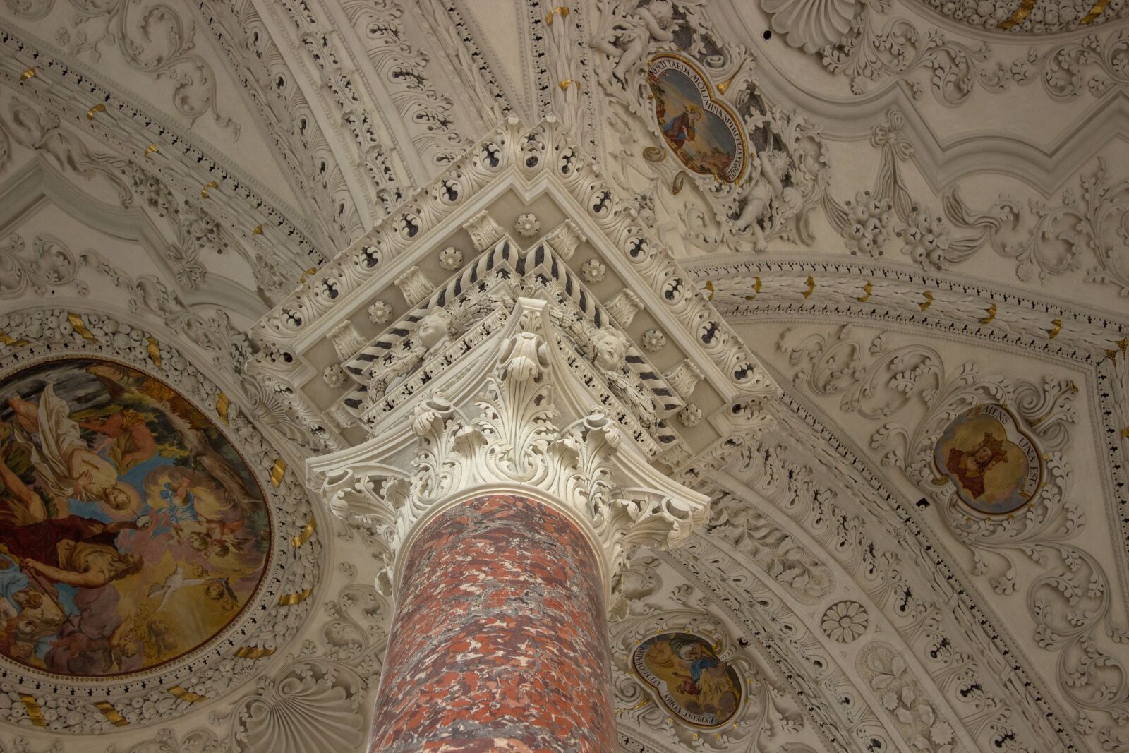 Canon EOS 600D (Rebel EOS T3i / EOS Kiss X5) sample photo. Town hall, memmingen, historically photography