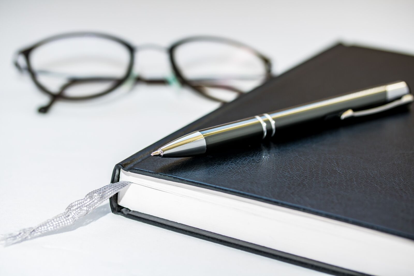 Canon EF-S 60mm F2.8 Macro USM sample photo. Agenda, pen, appointment calendar photography