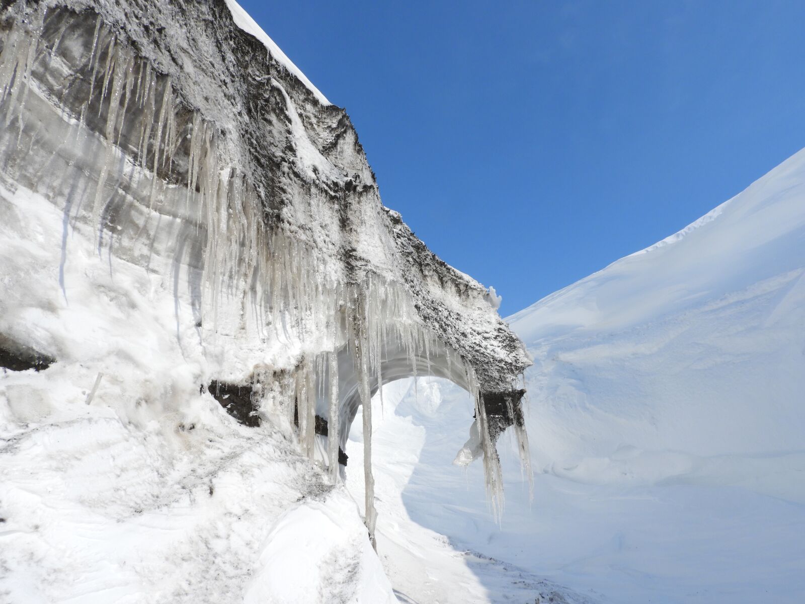 Nikon Coolpix B700 sample photo. Spring, winter, glacier photography