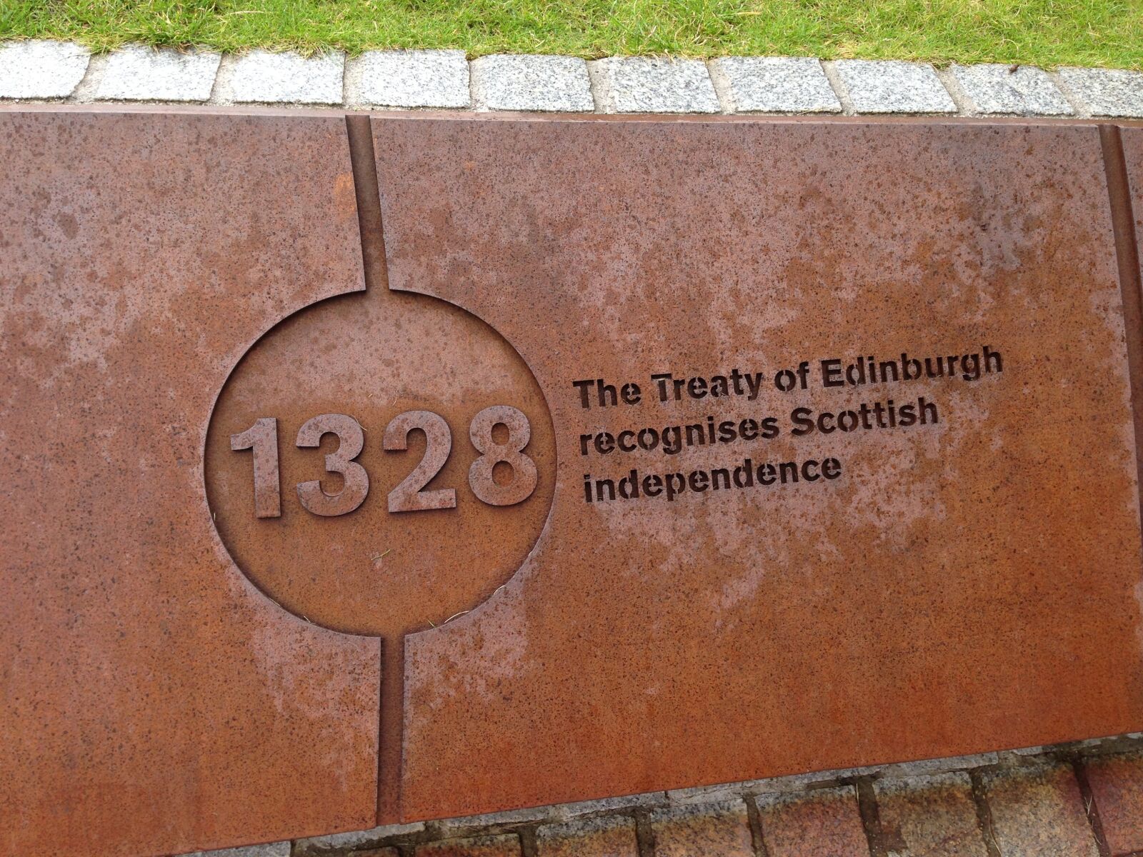 iPhone 5 back camera 4.12mm f/2.4 sample photo. Scotland, battle of bannockburn photography