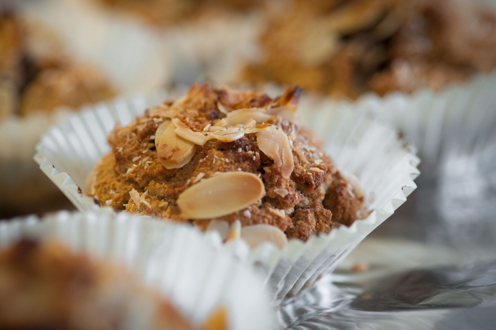 Nikon D700 sample photo. Cupcake, peanut, dessert photography