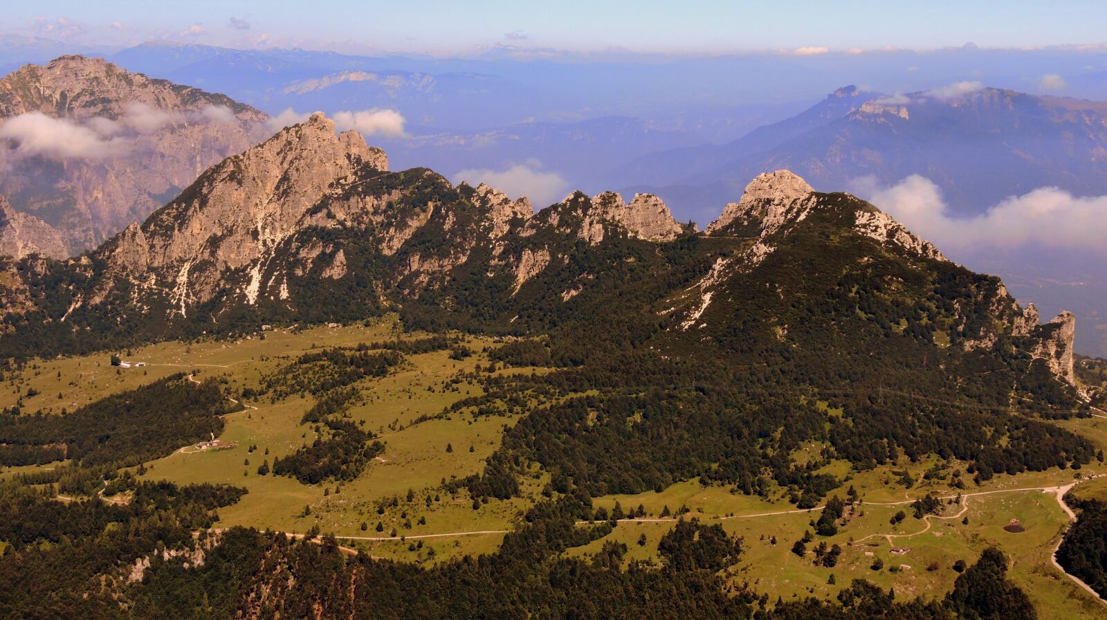 Nikon Coolpix P600 sample photo. Mountain, prato, green photography