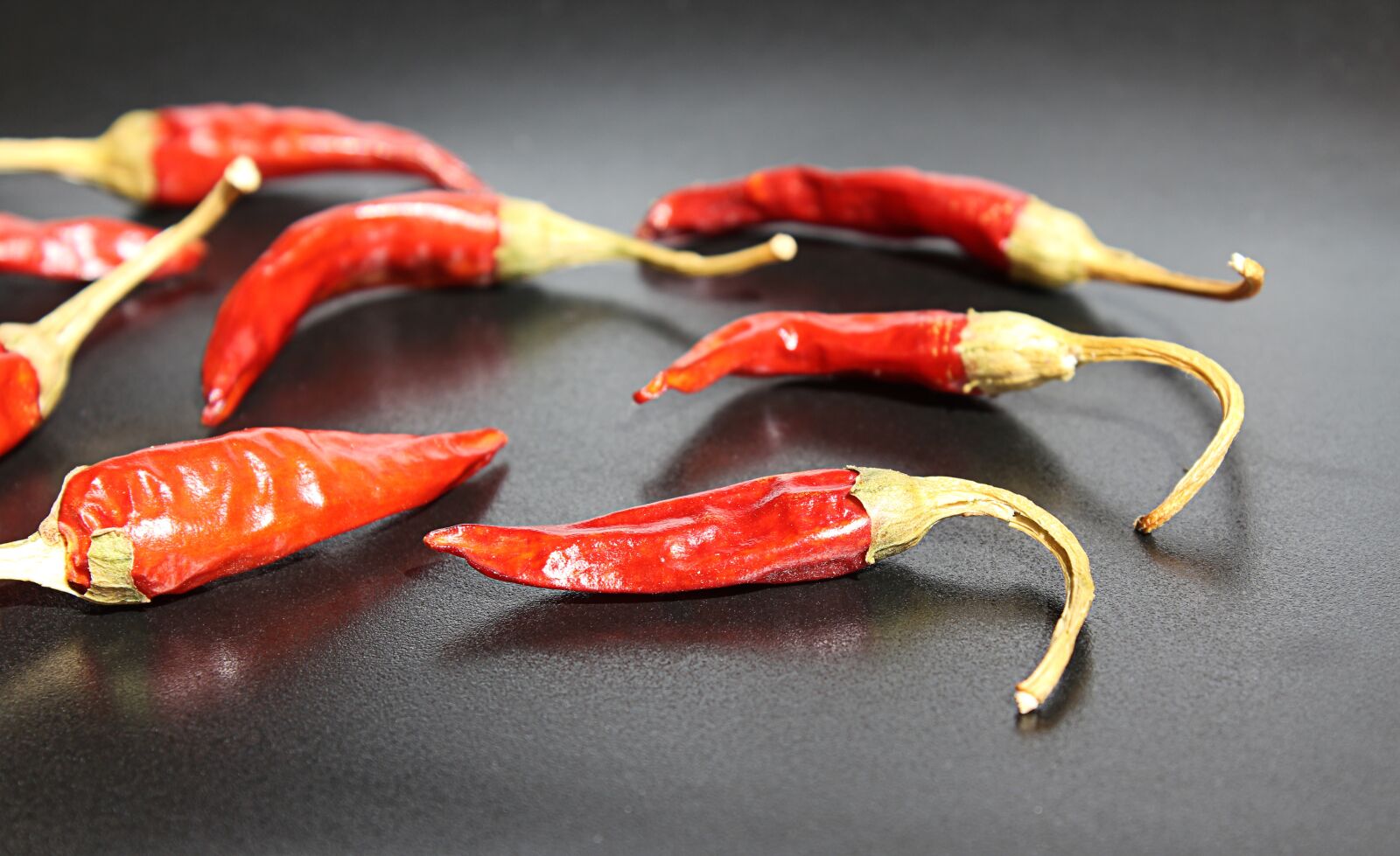 Canon EOS 1200D (EOS Rebel T5 / EOS Kiss X70 / EOS Hi) sample photo. Chili, peppers, red photography