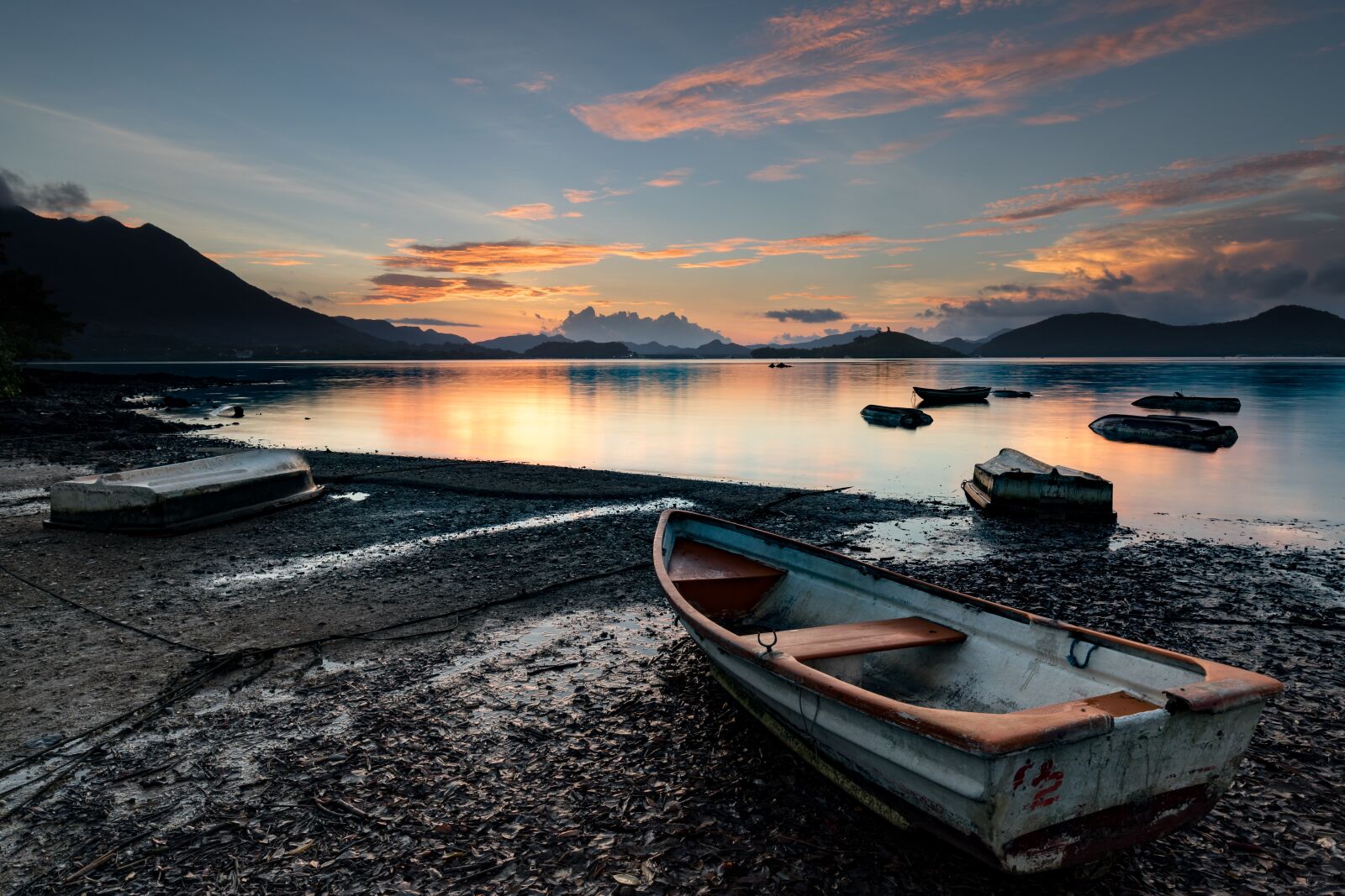 Canon EF 16-35mm F4L IS USM sample photo. Morning, sunrise, sea photography