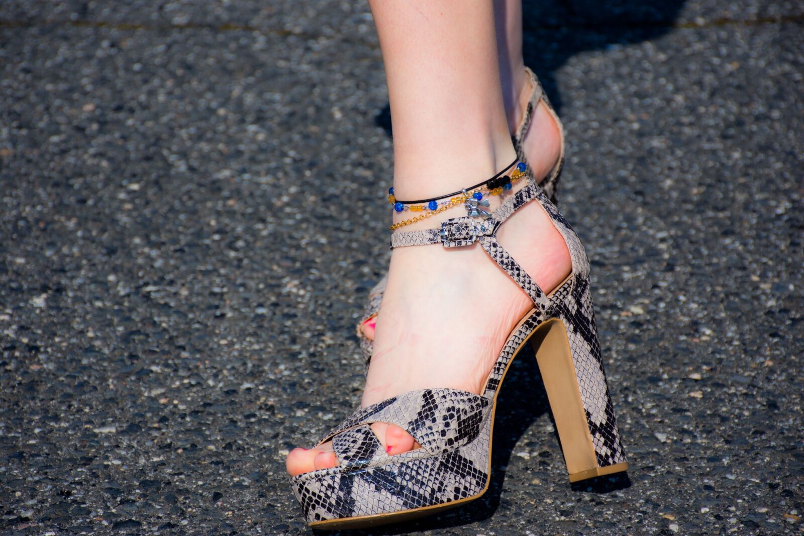 Nikon D7200 sample photo. Woman, shoes, clothing photography