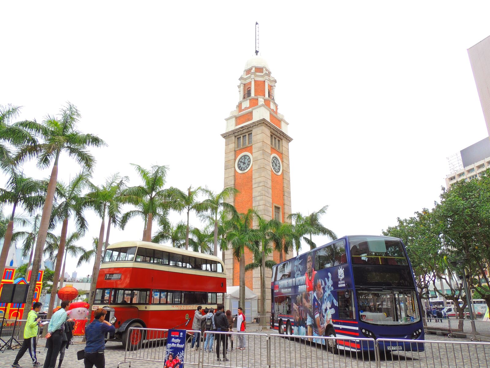 Nikon Coolpix P510 sample photo. Hongkong, bus, clock photography