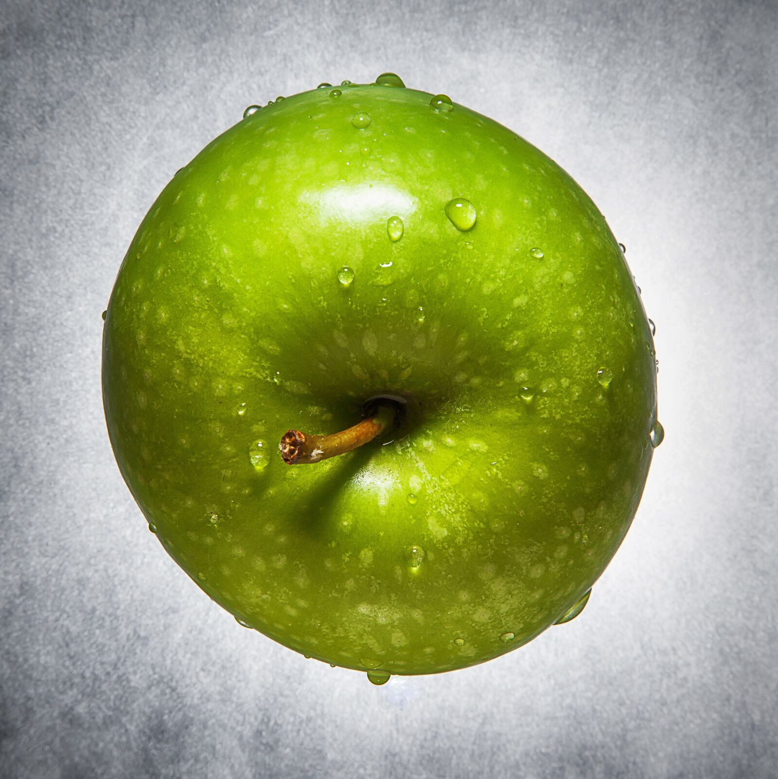 Canon EOS 5D Mark II + Canon EF 24-105mm F4L IS USM sample photo. Green apple, granny smith photography