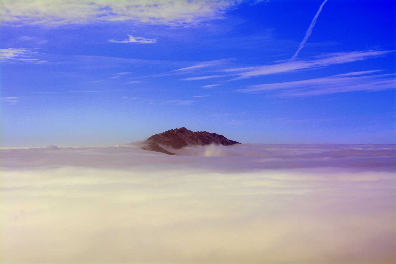 Nikon D7100 sample photo. Mountain, fog, clouds photography