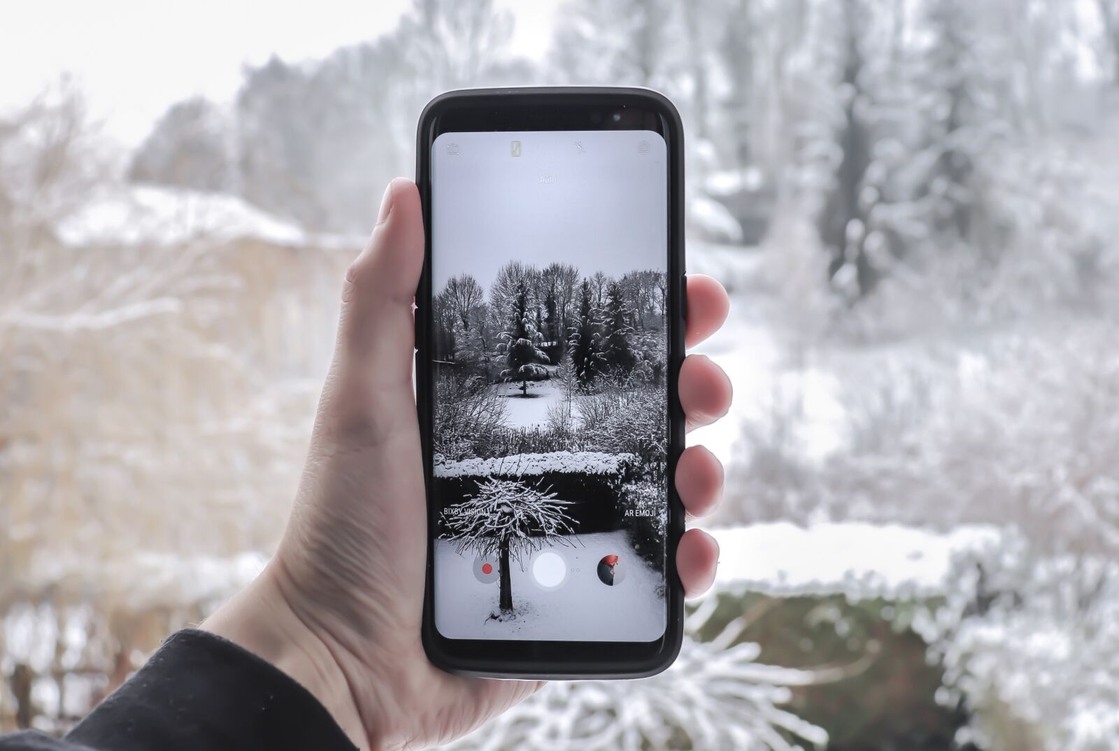 Canon EOS 77D (EOS 9000D / EOS 770D) sample photo. Phone, snow, smartphone photography