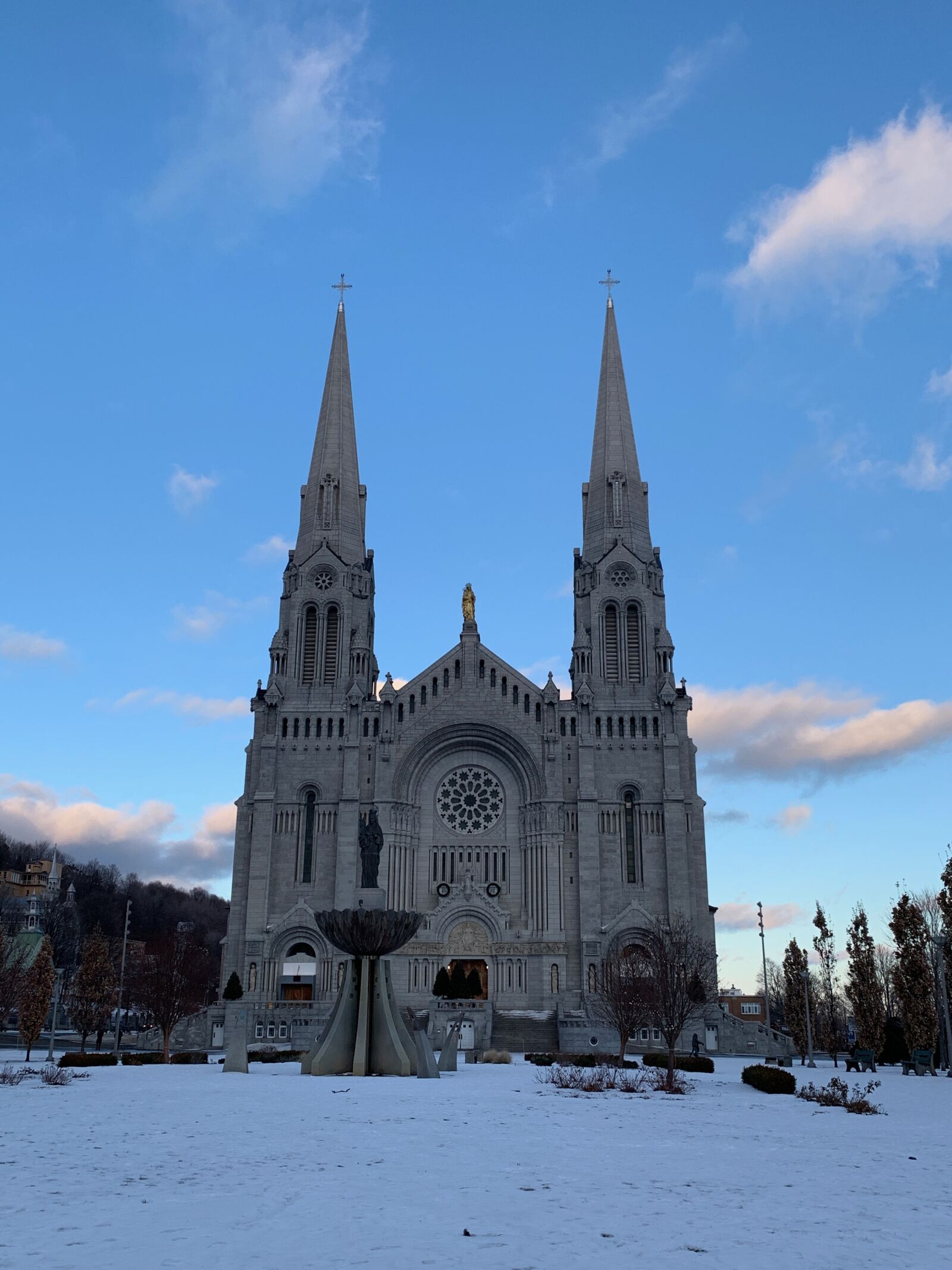 iPhone XS back dual camera 4.25mm f/1.8 sample photo. Quebec, church, canada photography