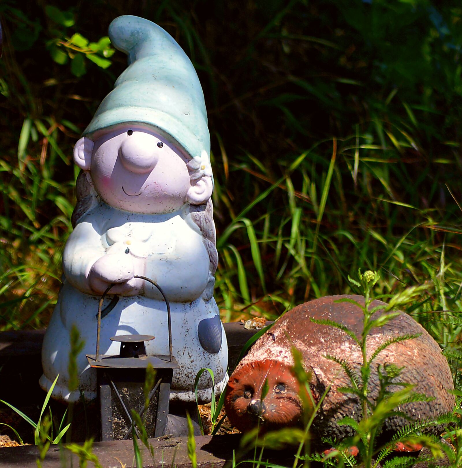 Nikon D3200 sample photo. Garden gnome, dwarf woman photography