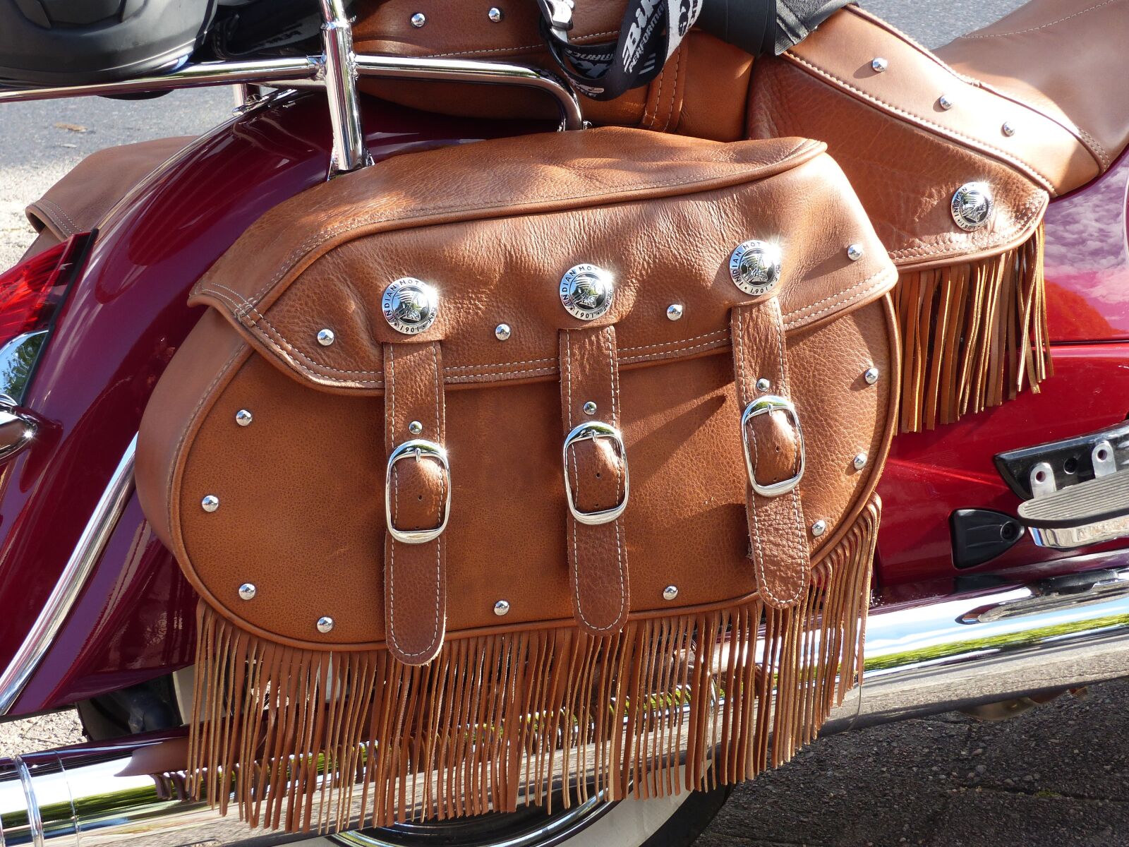 Panasonic Lumix DMC-FZ200 sample photo. Motorcycle, bag, skins photography