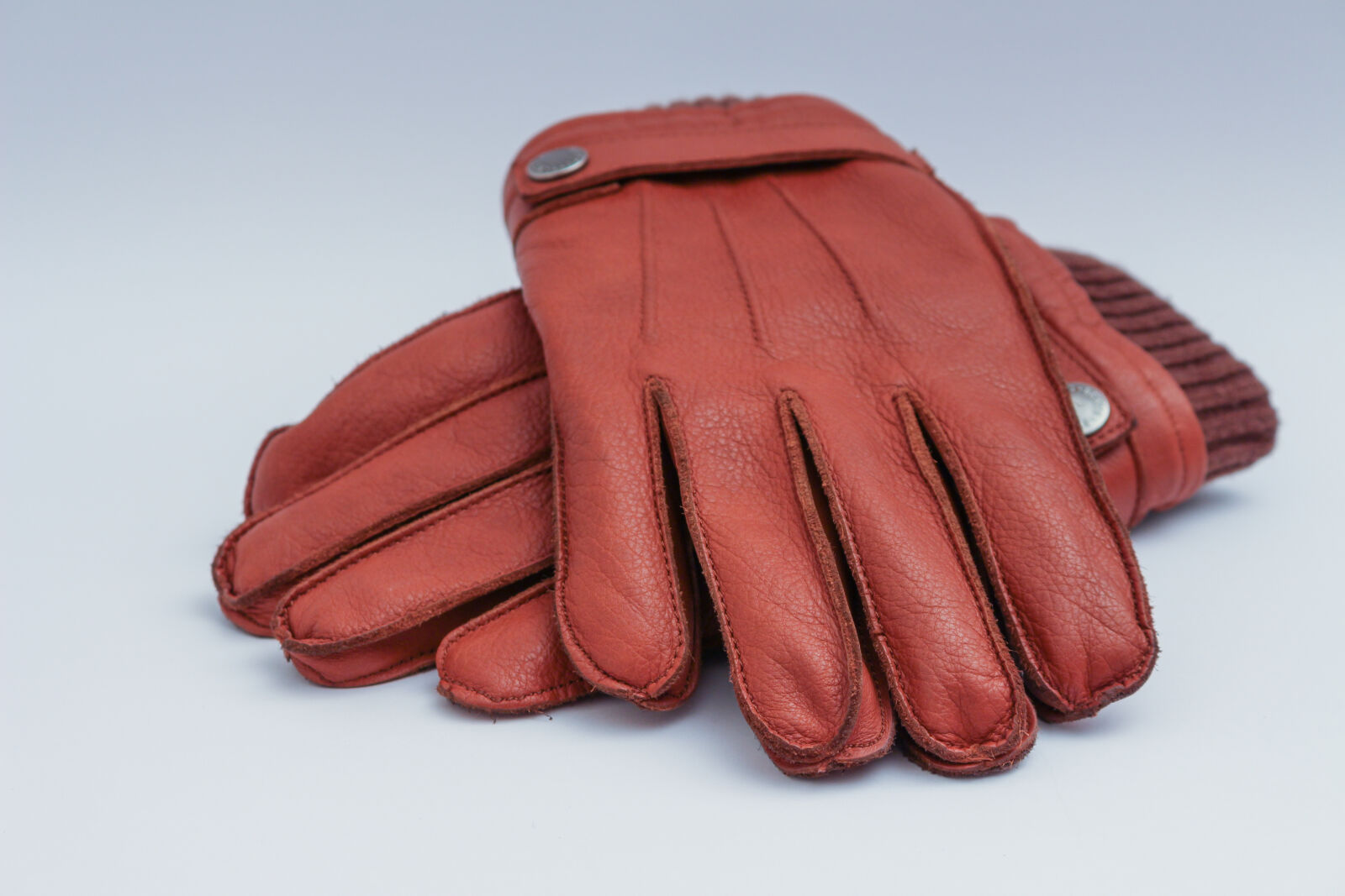Canon EOS 700D (EOS Rebel T5i / EOS Kiss X7i) sample photo. Brown, gloves, mens, gloves photography