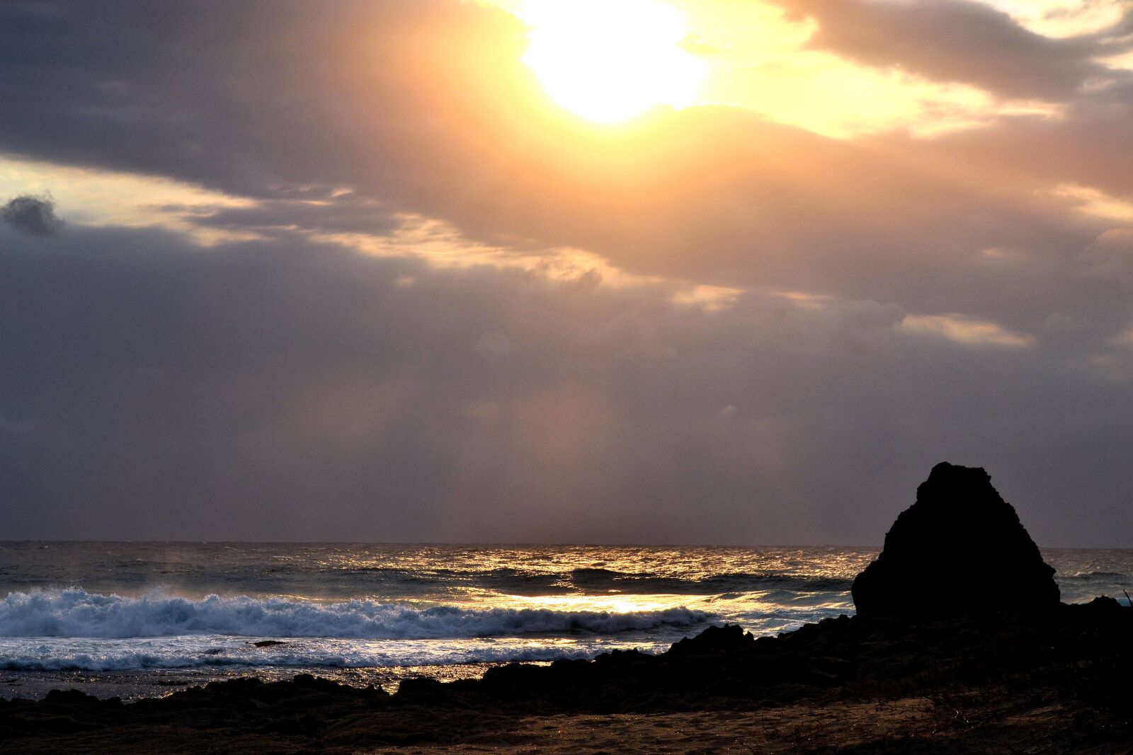 Nikon D3100 sample photo. Cloudy, sun rise, ocean photography