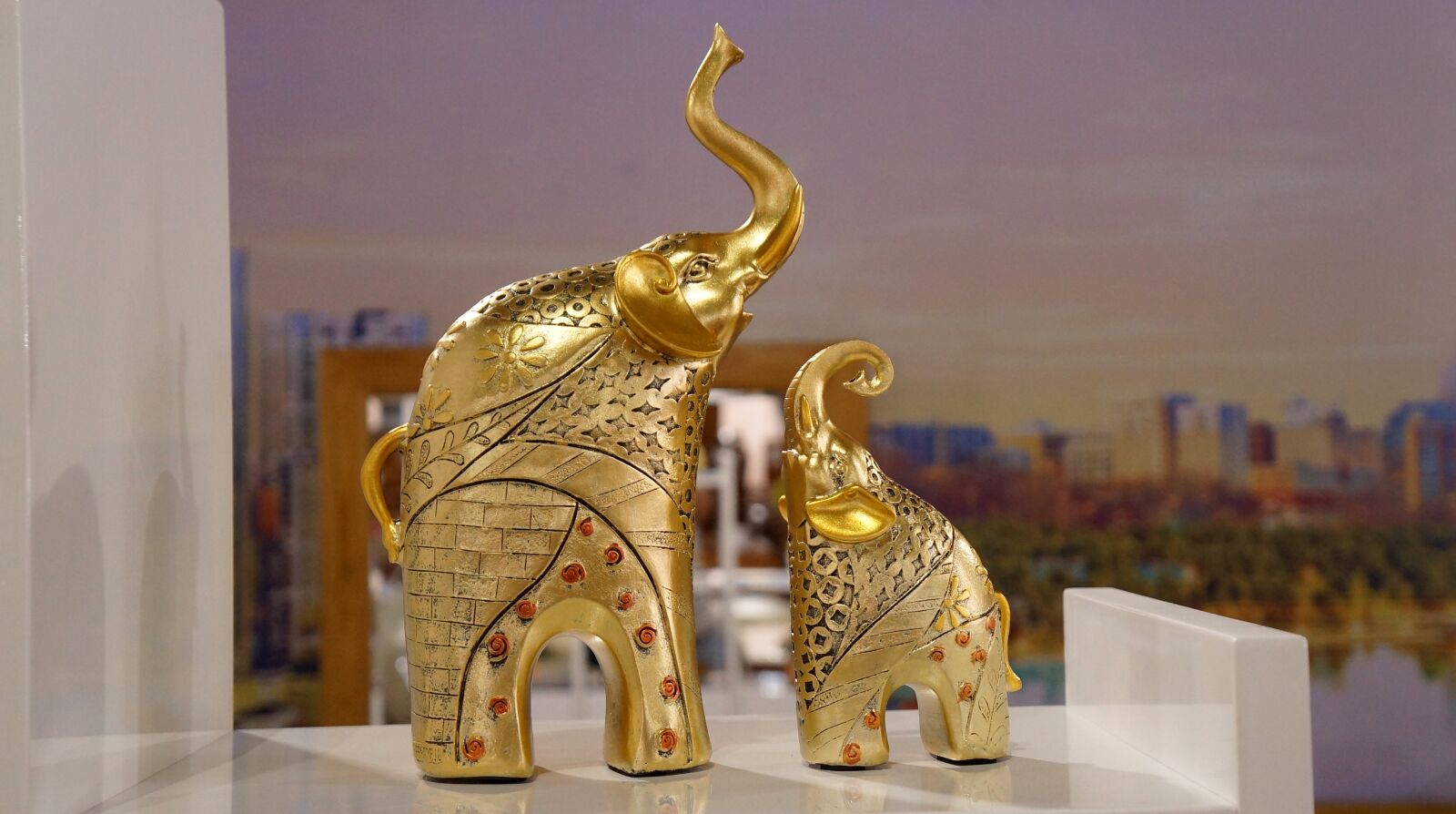 Sony Alpha NEX-F3 + Sony E 18-55mm F3.5-5.6 OSS sample photo. Elephant, decorate, yellow photography