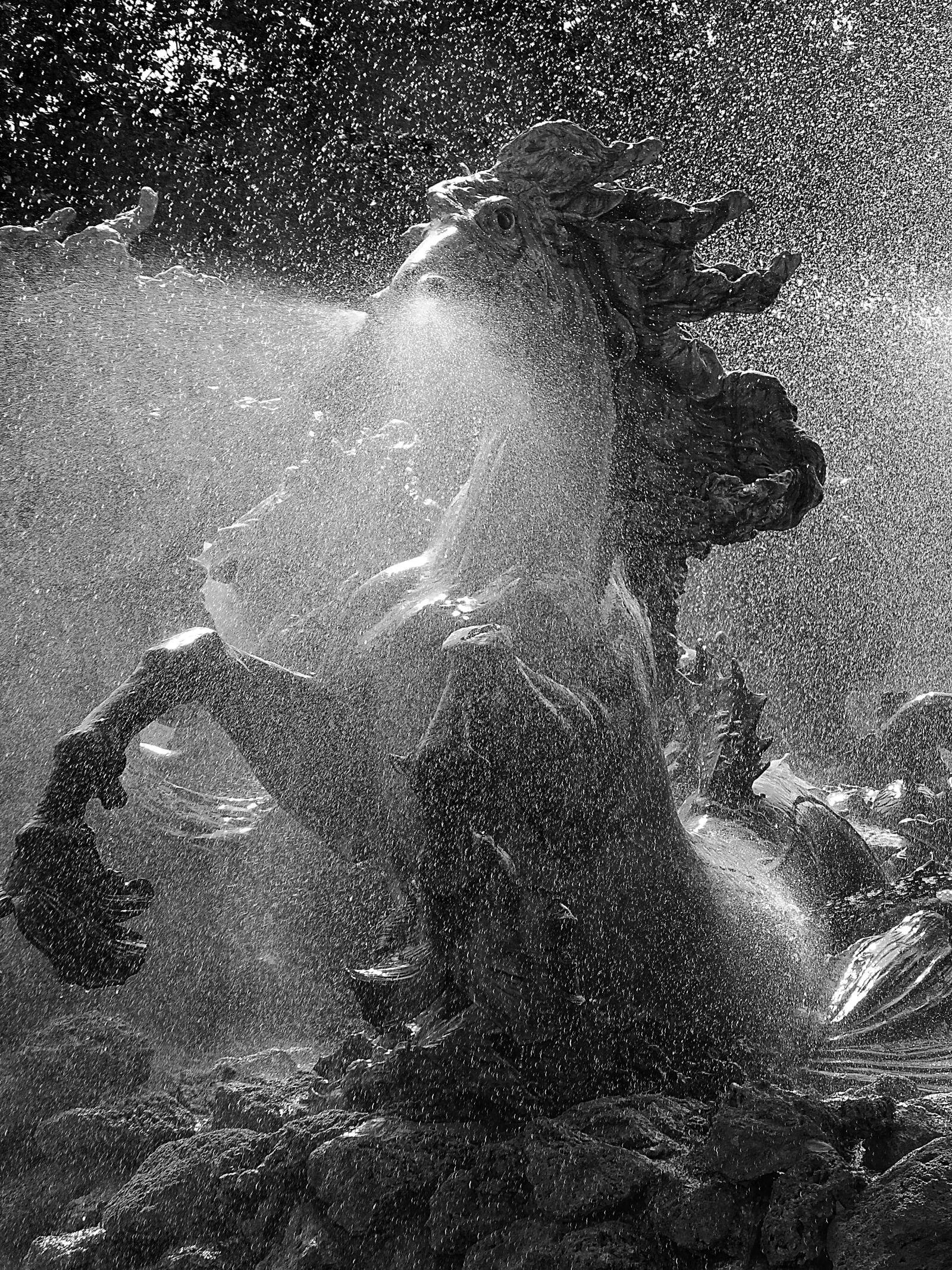 Sony Cyber-shot DSC-HX400V sample photo. Horses, fountain, sculpture photography