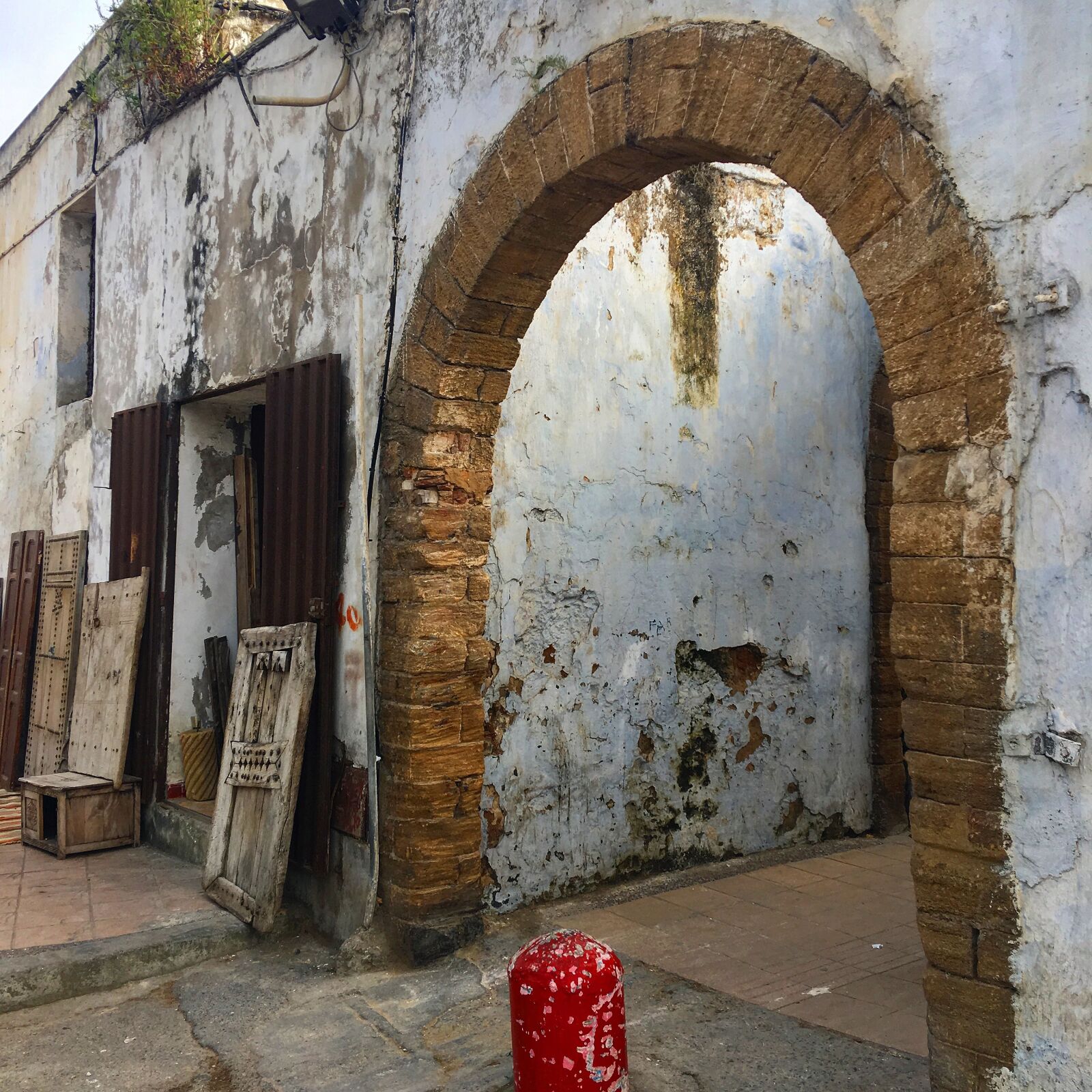 iPhone 6s Plus back camera 4.15mm f/2.2 sample photo. Arch, architecture, doorway, entryway photography
