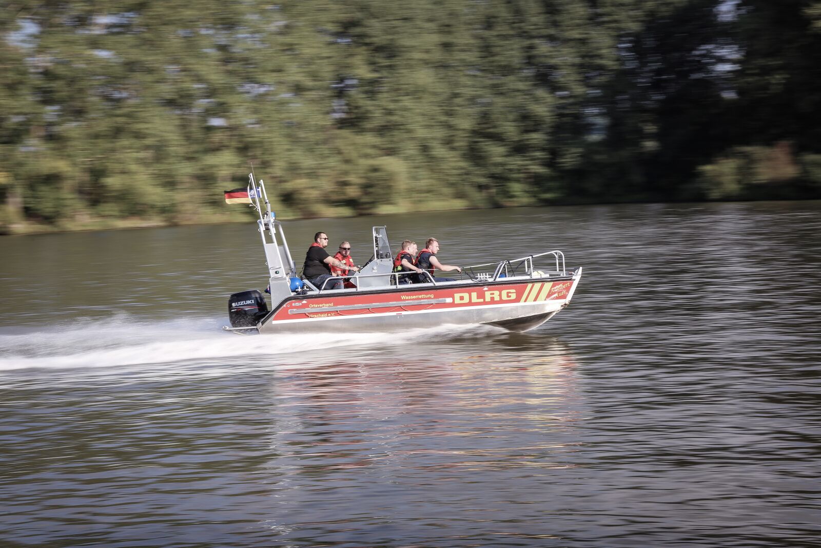 Canon EF 24-70mm F4L IS USM sample photo. Dlrg, water, boat photography