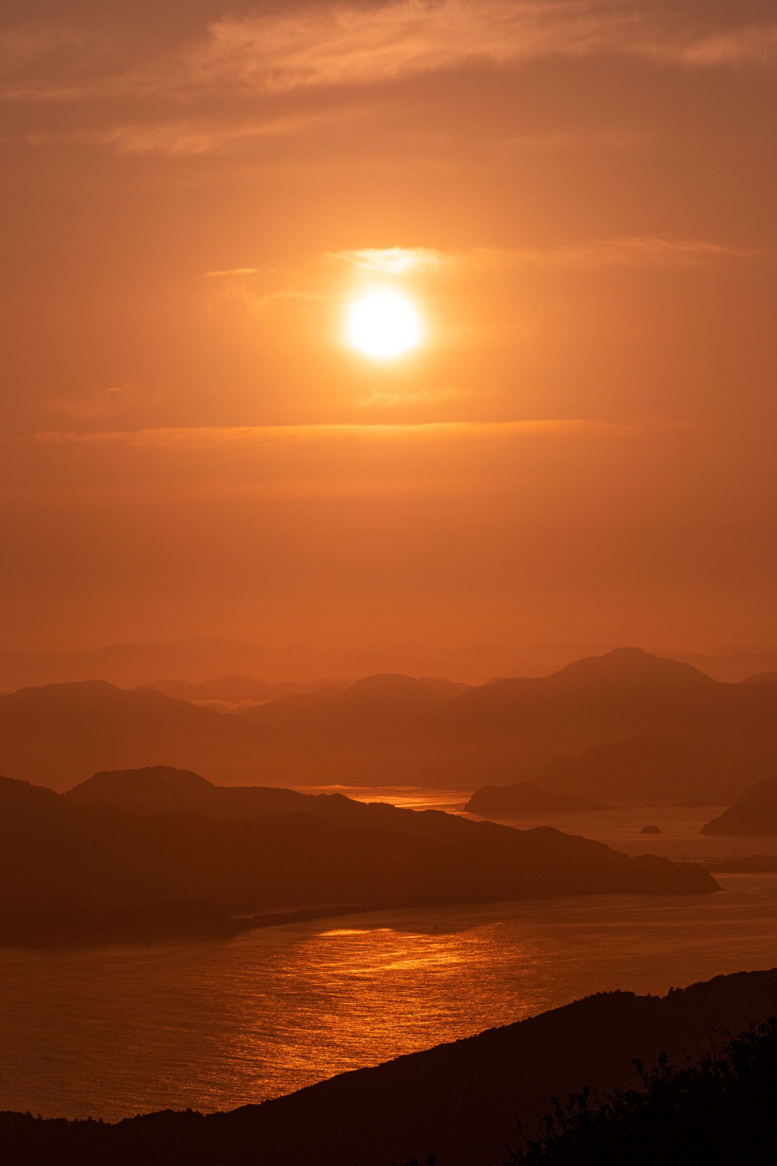 Olympus OM-D E-M1 Mark II + Olympus M.Zuiko Digital ED 40-150mm F2.8 Pro sample photo. Sunrise, sea, cove photography