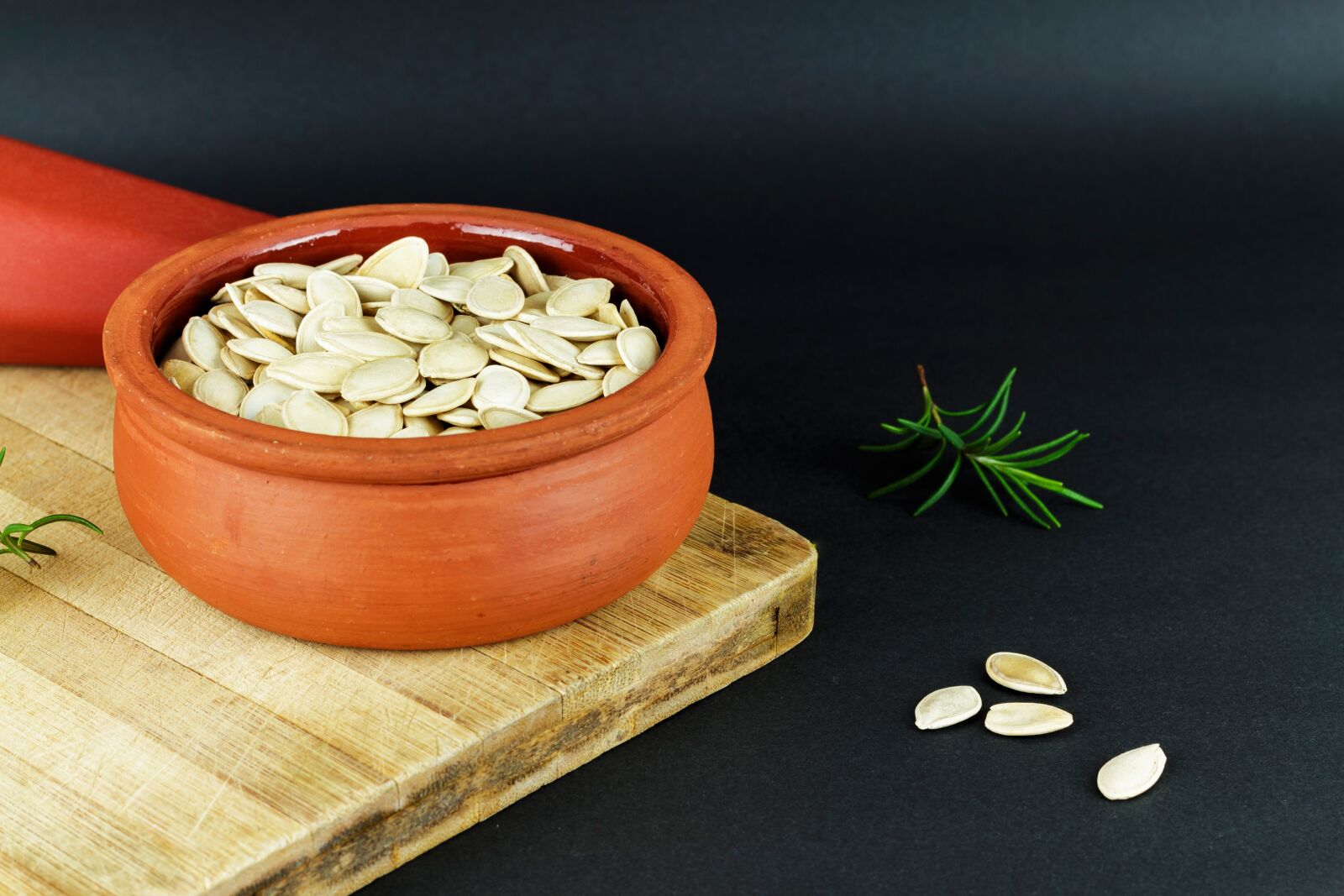 Canon EOS 700D (EOS Rebel T5i / EOS Kiss X7i) + Canon EF 50mm F1.8 II sample photo. Pumpkin seeds, pot, dry photography
