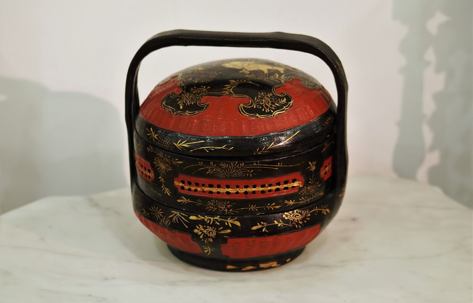 Olympus OM-D E-M5 sample photo. Container, traditional, handicraft photography