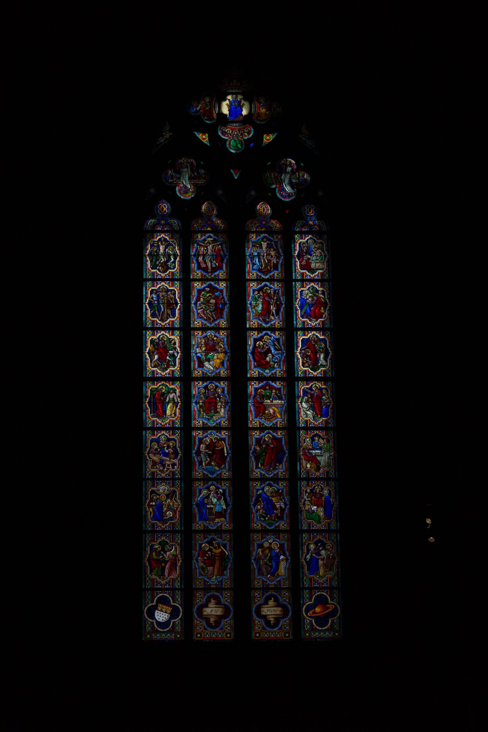 Canon EF-S 18-135mm F3.5-5.6 IS sample photo. Cologne, church, stained glass photography