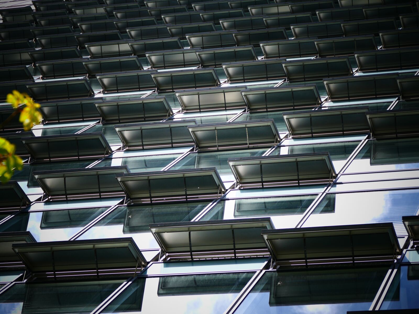 Panasonic Lumix DMC-FZ1000 sample photo. Facade, architecture, building photography