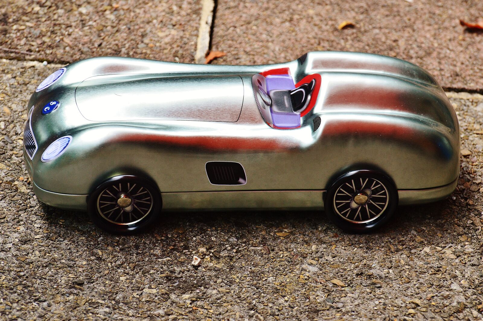 Nikon D3200 sample photo. Auto, silver, sheet photography