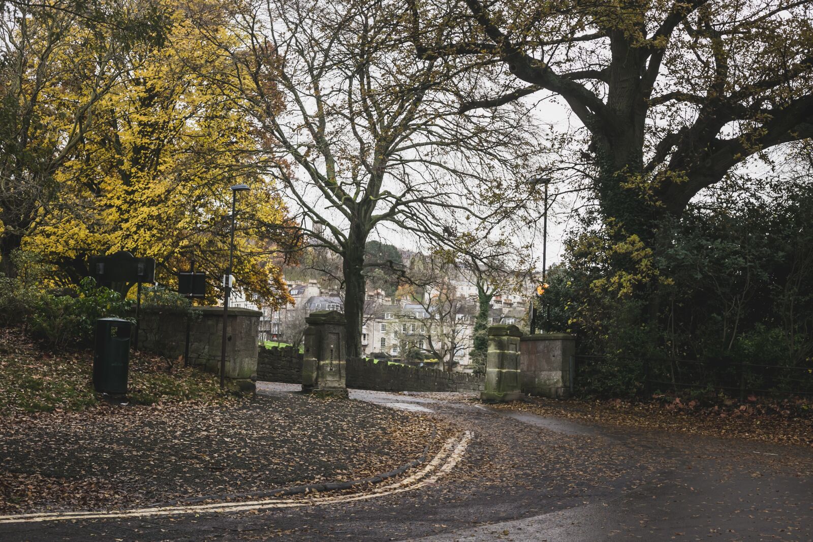Canon EF 50mm F1.8 II sample photo. Street, park, entrance photography