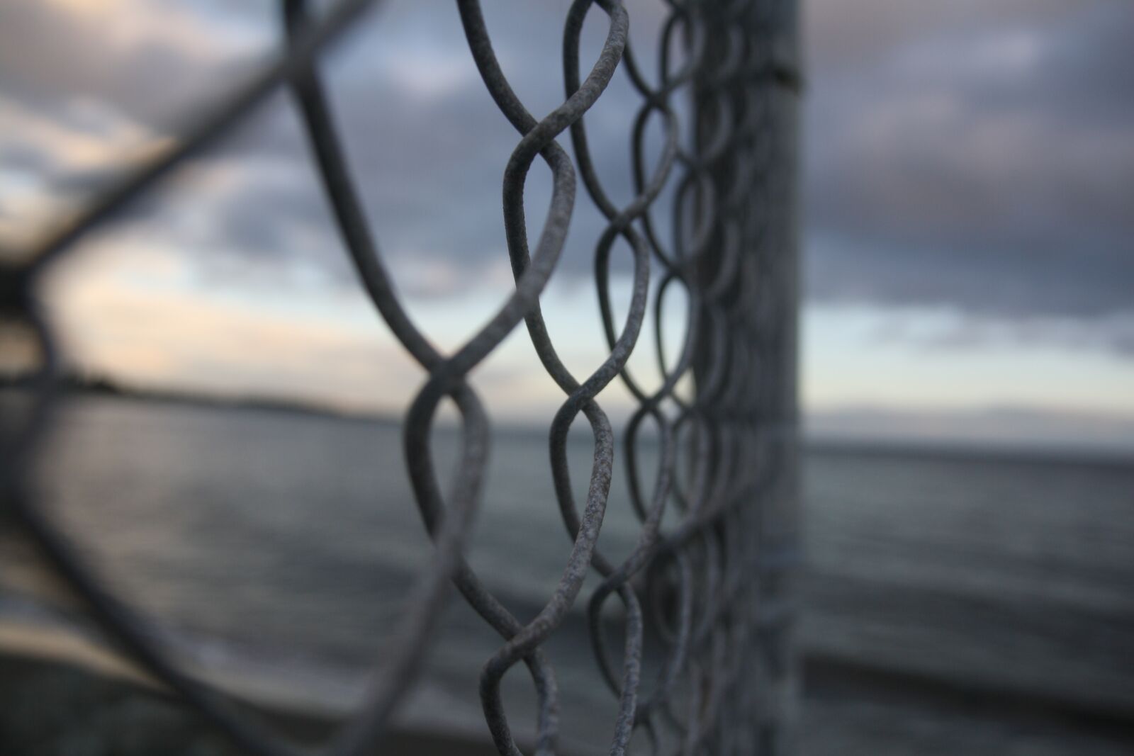 Canon EOS 1000D (EOS Digital Rebel XS / EOS Kiss F) sample photo. Fence, beach, sand photography