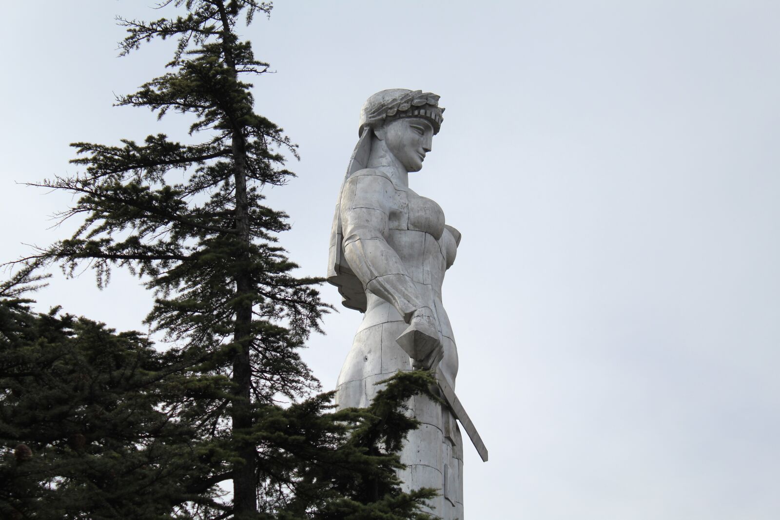 Canon EOS 1300D (EOS Rebel T6 / EOS Kiss X80) sample photo. Statue, sculpture, mother of photography
