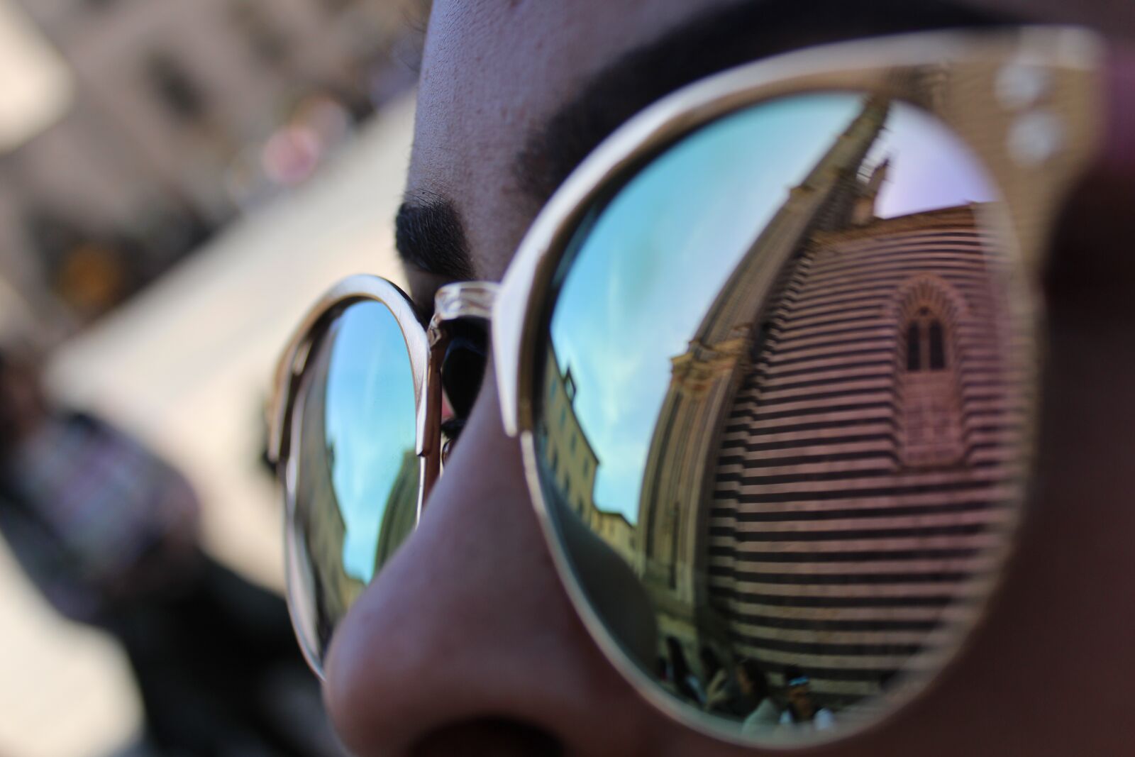 Canon EOS 700D (EOS Rebel T5i / EOS Kiss X7i) sample photo. Glasses, girl, monument photography