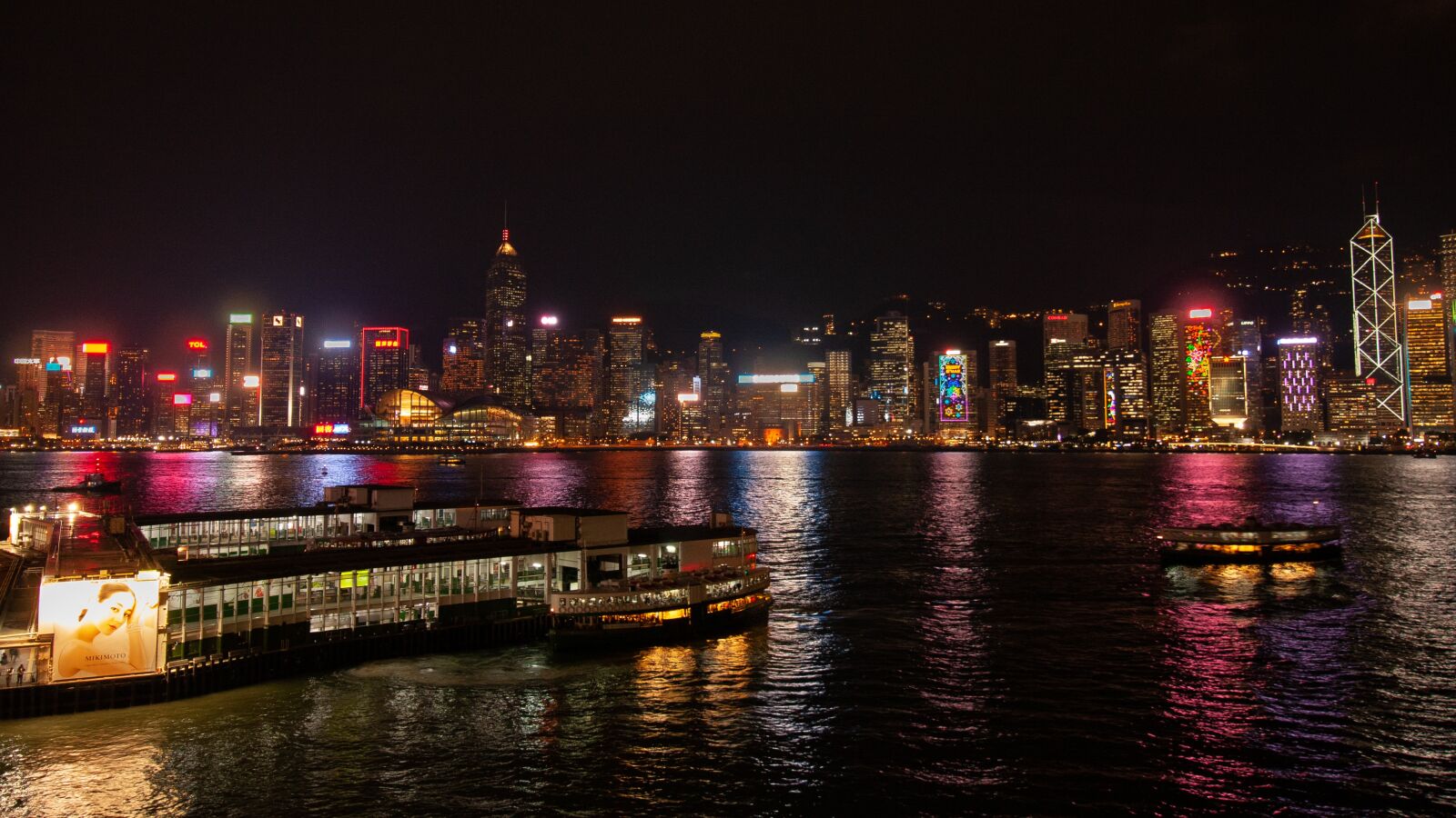 Canon EOS 40D + Canon EF-S 10-18mm F4.5–5.6 IS STM sample photo. Hong kong, city, night photography