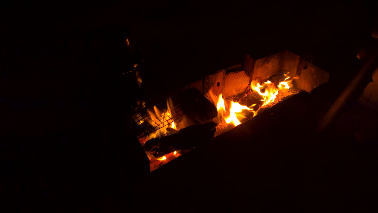 Nokia Lumia 1520 sample photo. Fire, istanbul, night photography