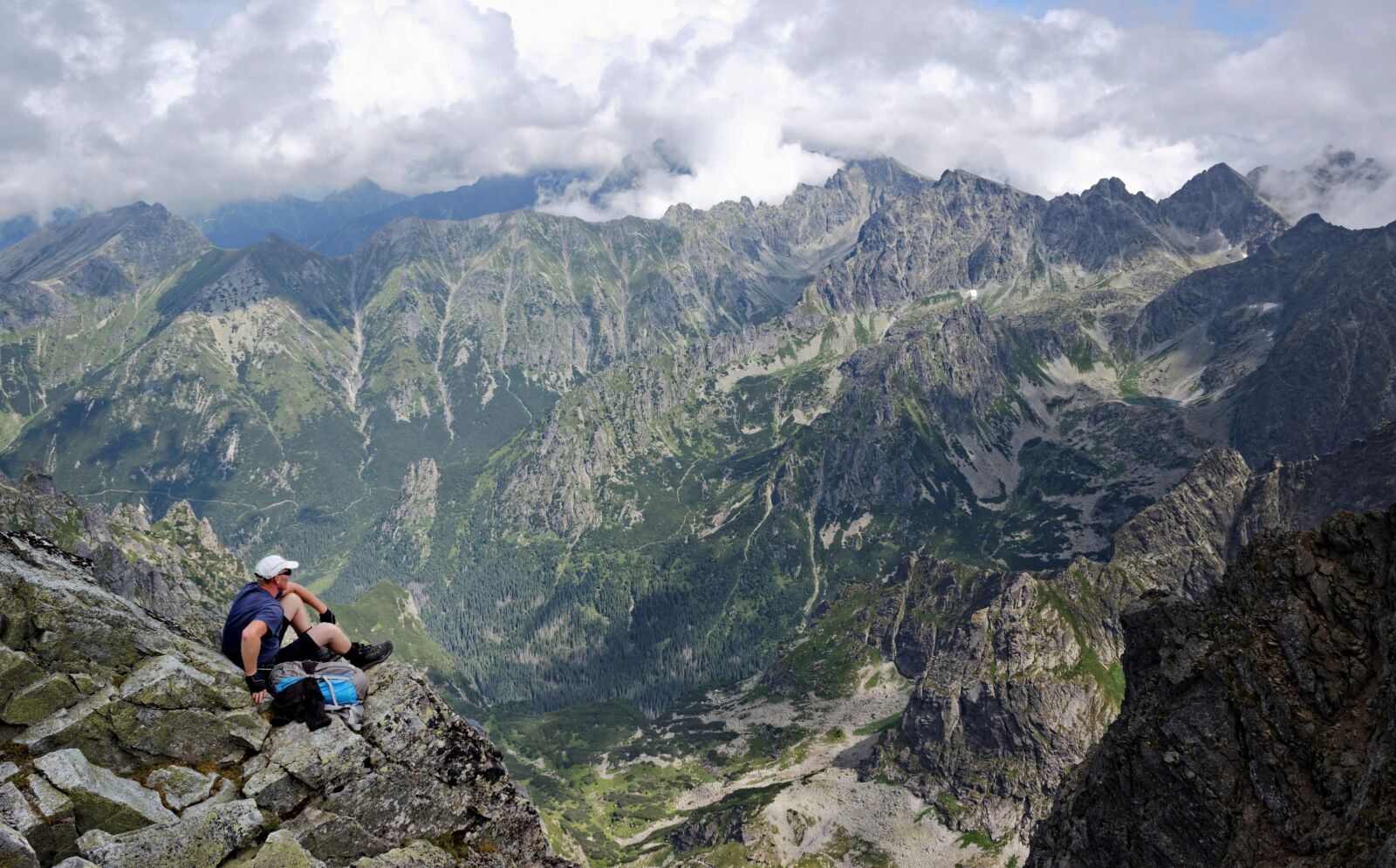 Canon EOS 600D (Rebel EOS T3i / EOS Kiss X5) sample photo. Mountains, tour, hiking trail photography