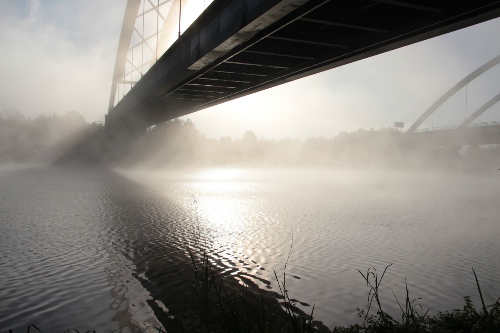 Canon EOS 700D (EOS Rebel T5i / EOS Kiss X7i) sample photo. Autumn, fog river, water photography