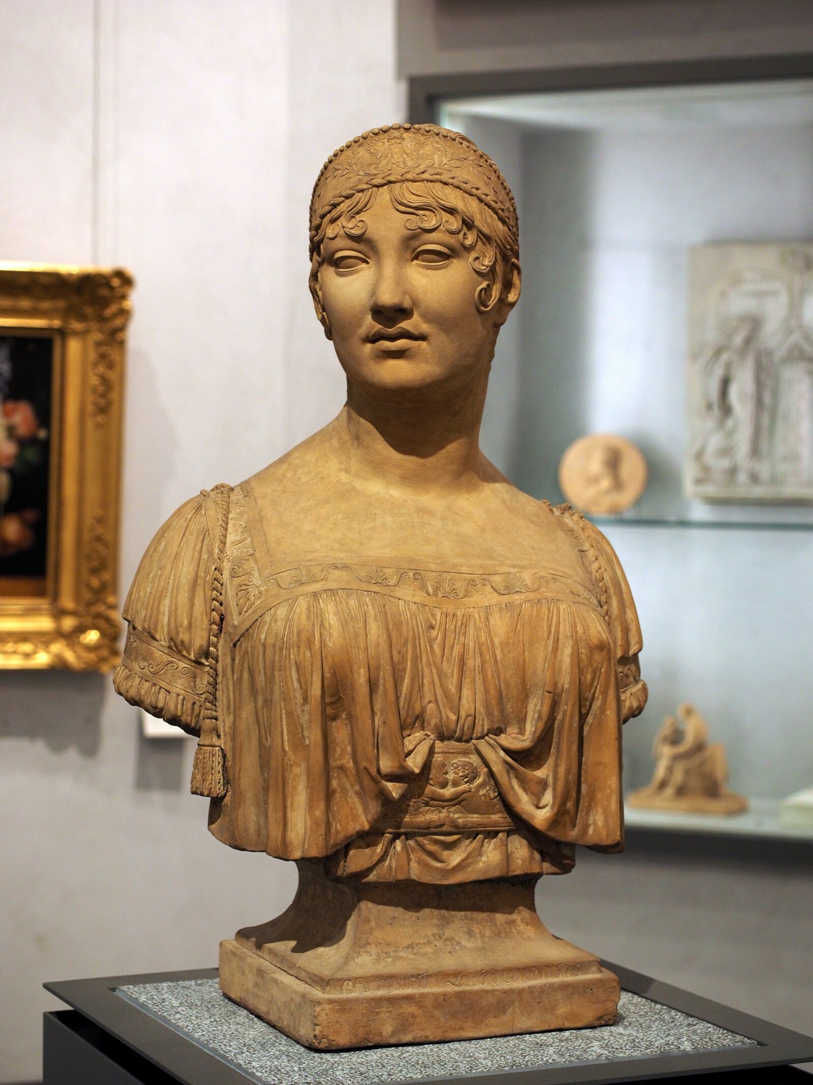 Olympus OM-D E-M1 + Olympus M.Zuiko Digital ED 12-40mm F2.8 Pro sample photo. Sculpture, museum, bust photography