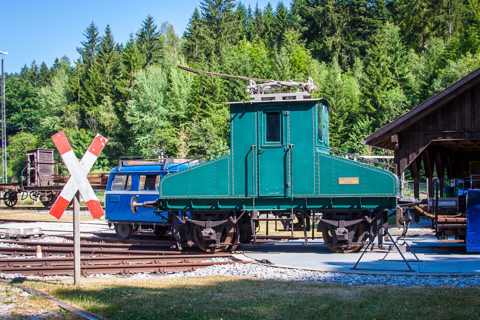 Canon EOS 50D + Canon EF 24-105mm F4L IS USM sample photo. Railway, loco, crocodile photography